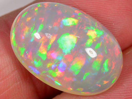 13.4 Karat - Äthiopischer Welo Opal mit wunderbaren Regenbögen