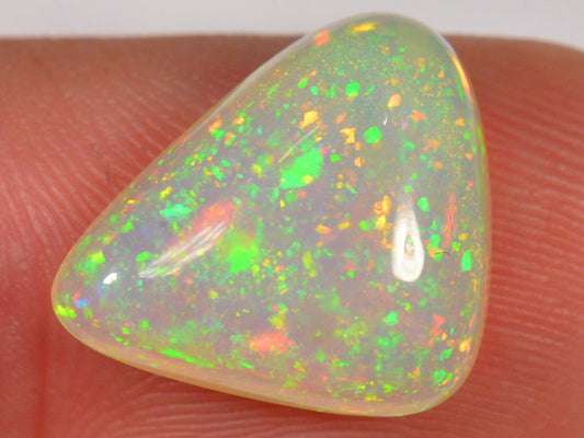 3.9 Karat - Äthiopischer Welo Opal mit Pinfire