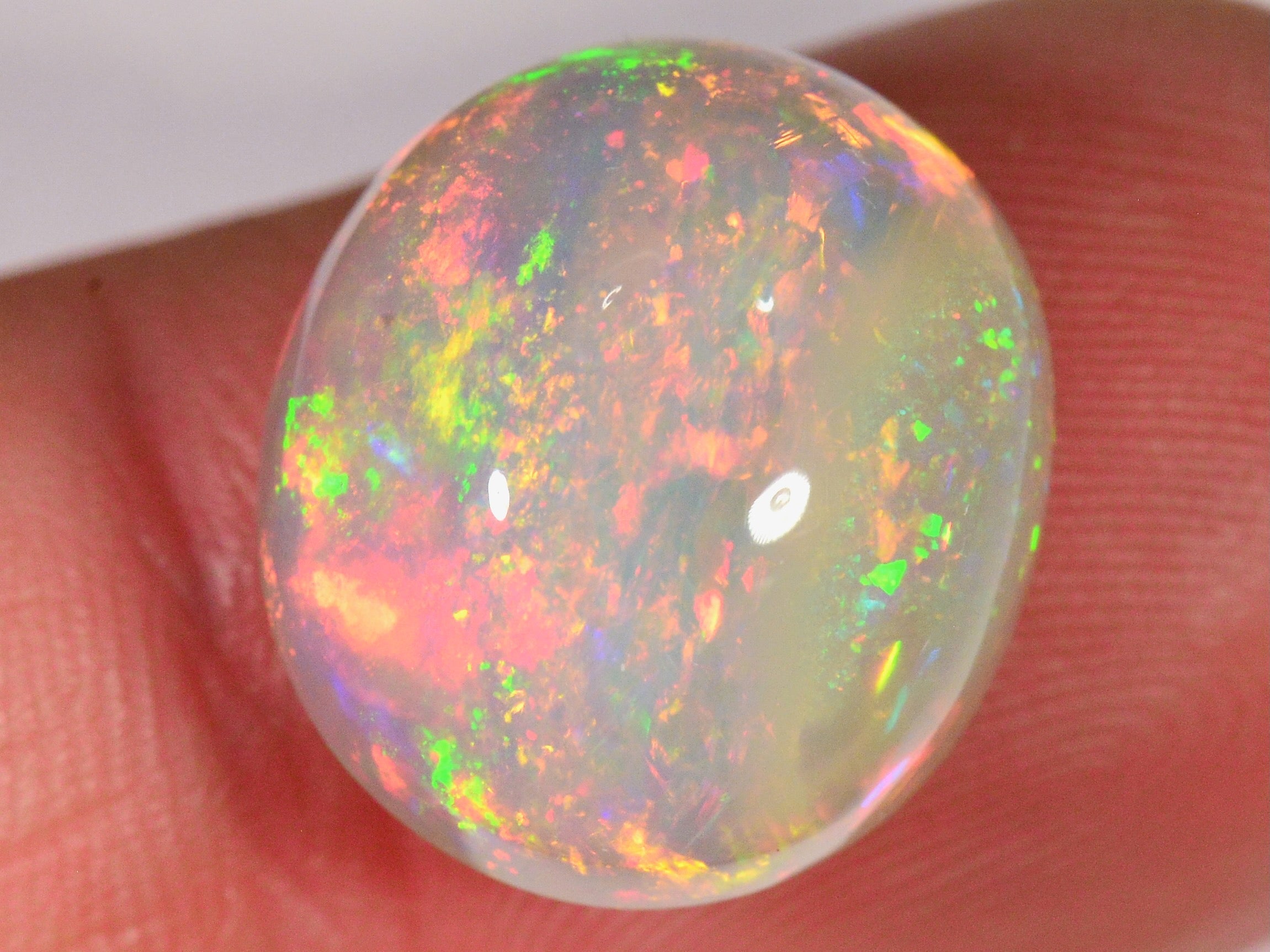 10.2 Karat - Intensiver ovaler Äthiopischer Welo Opal - DeinOpal