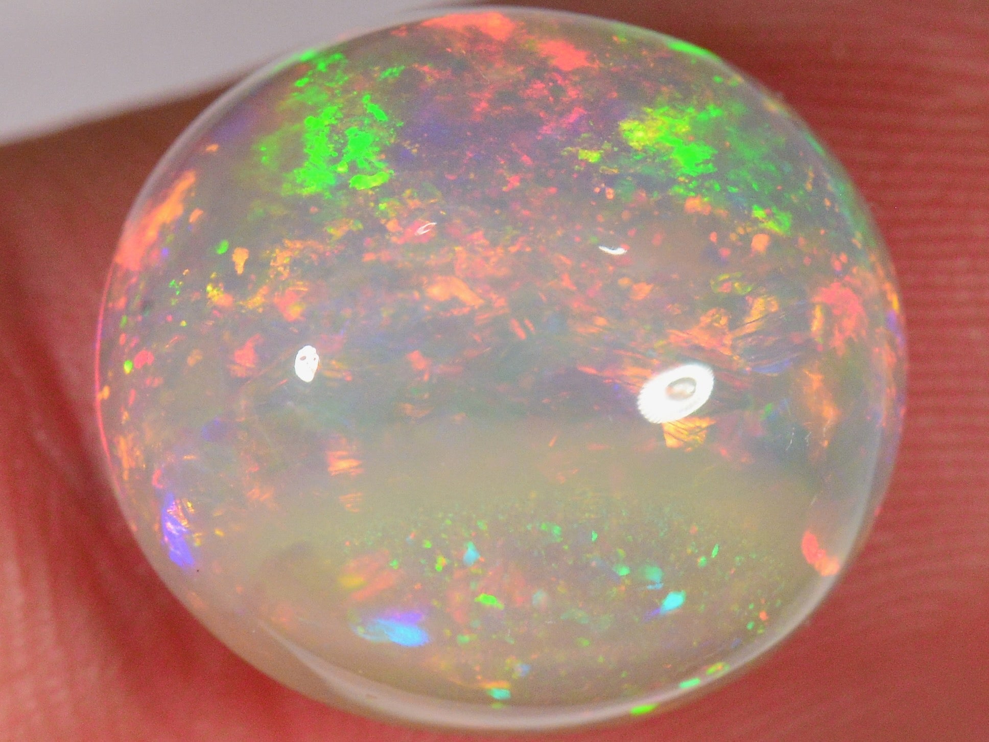 10.2 Karat - Intensiver ovaler Äthiopischer Welo Opal - DeinOpal