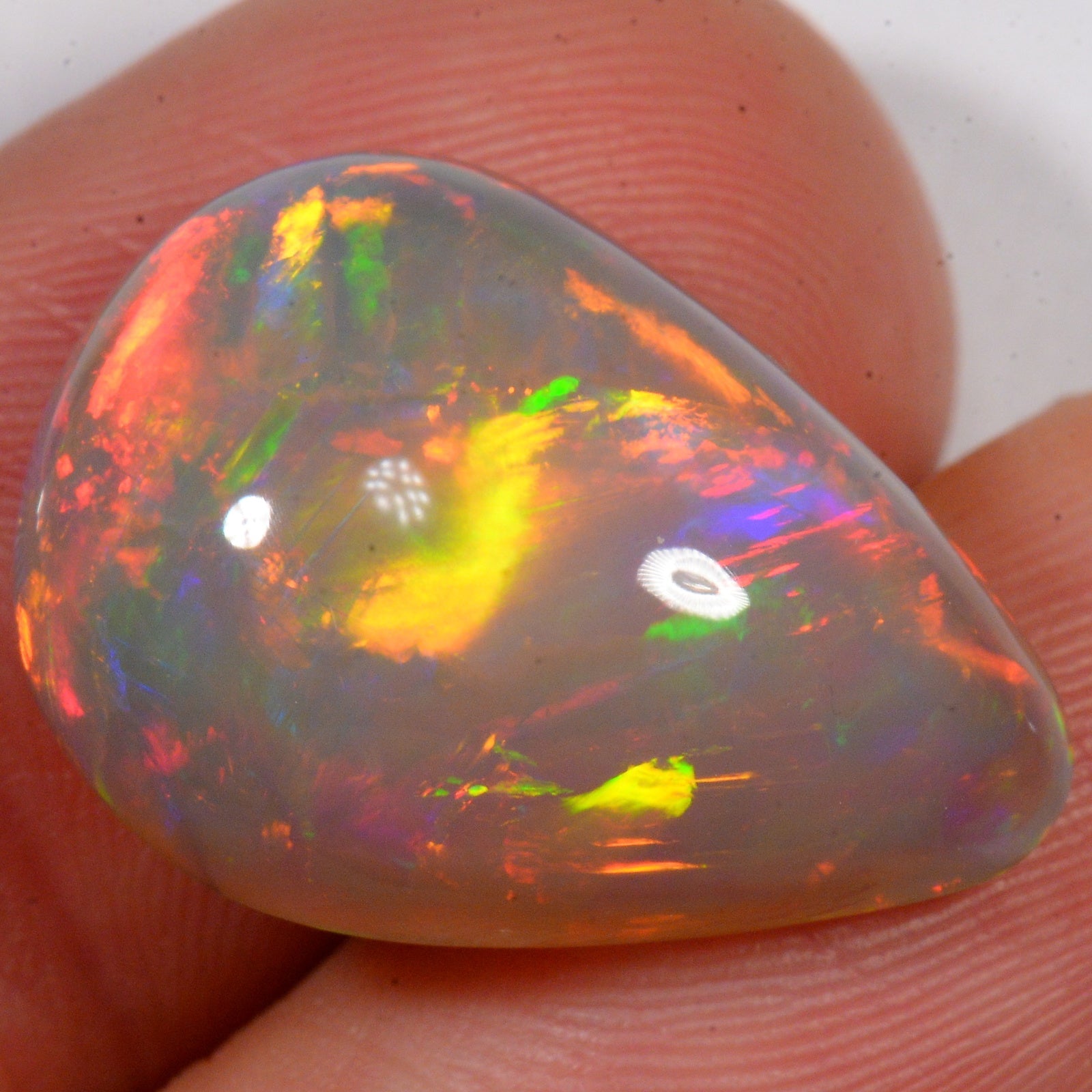 15.6 Karat - Brillanter Natürlicher Dunkler Äthiopischer Welo Opal - DeinOpal