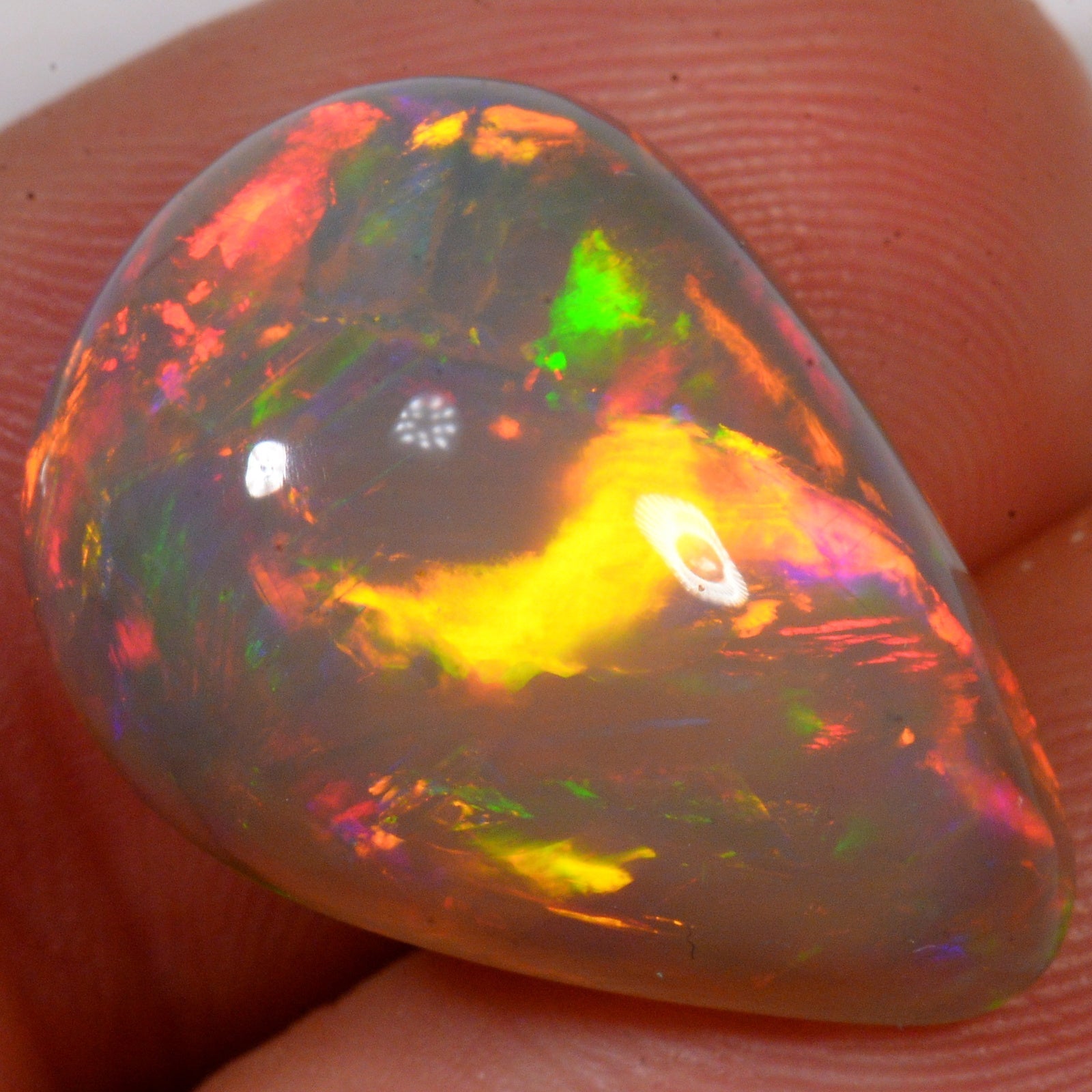 15.6 Karat - Brillanter Natürlicher Dunkler Äthiopischer Welo Opal - DeinOpal