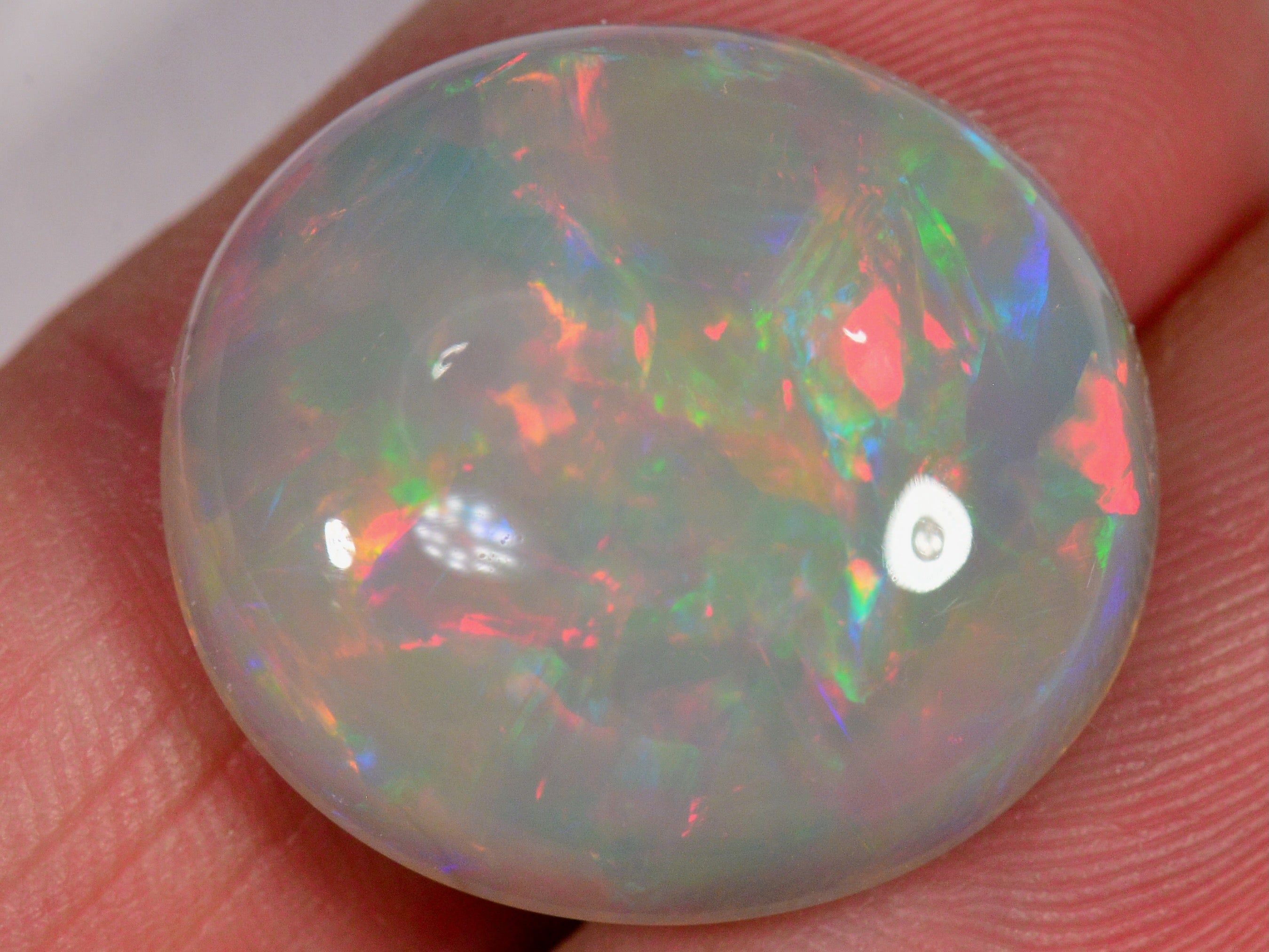 15.6 Karat - gräulicher oval geschliffener Äthiopischer Welo Opal - DeinOpal