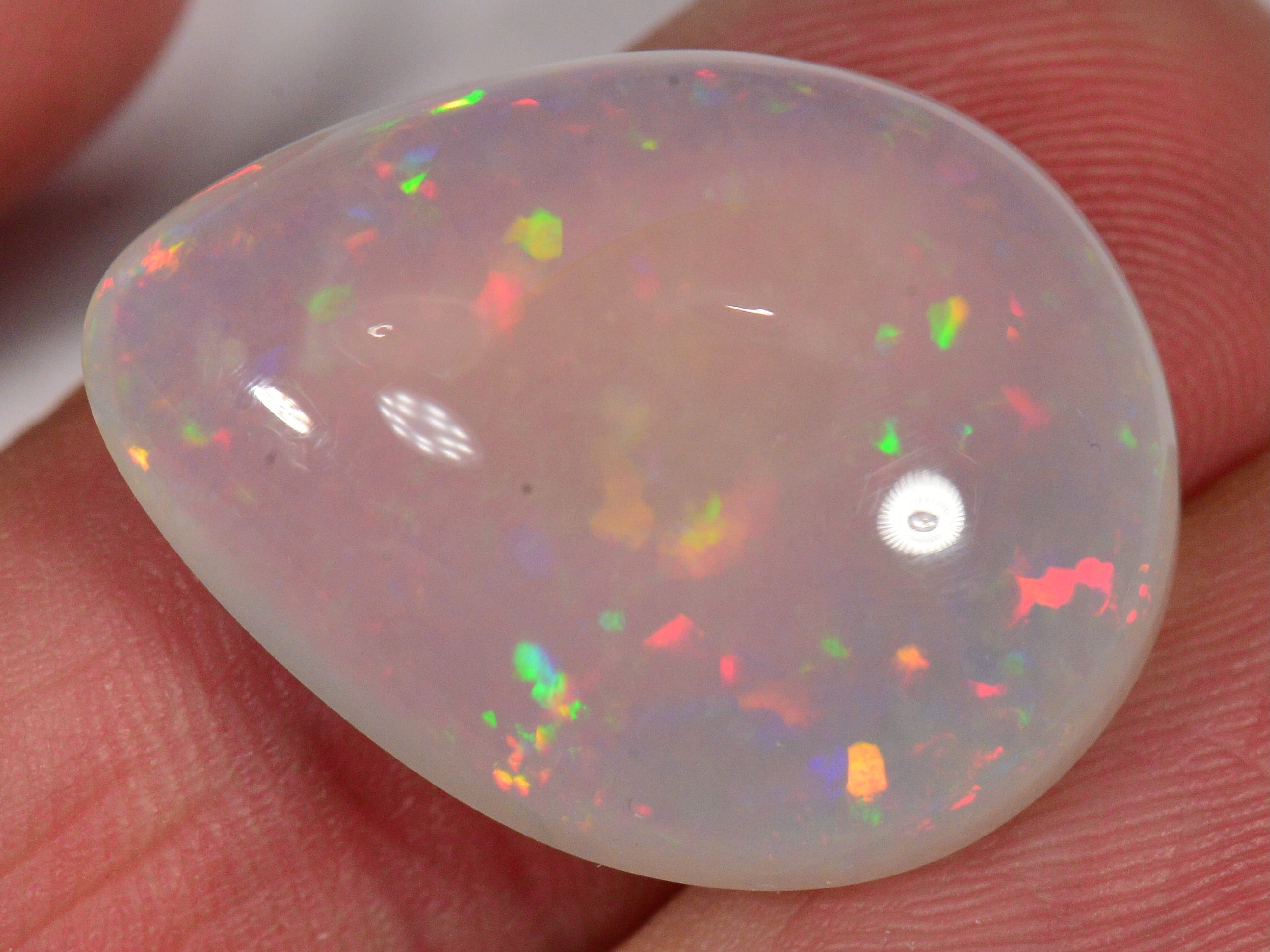 16.8 Karat - Tropfenförmiger Äthiopischer Welo Opal - DeinOpal