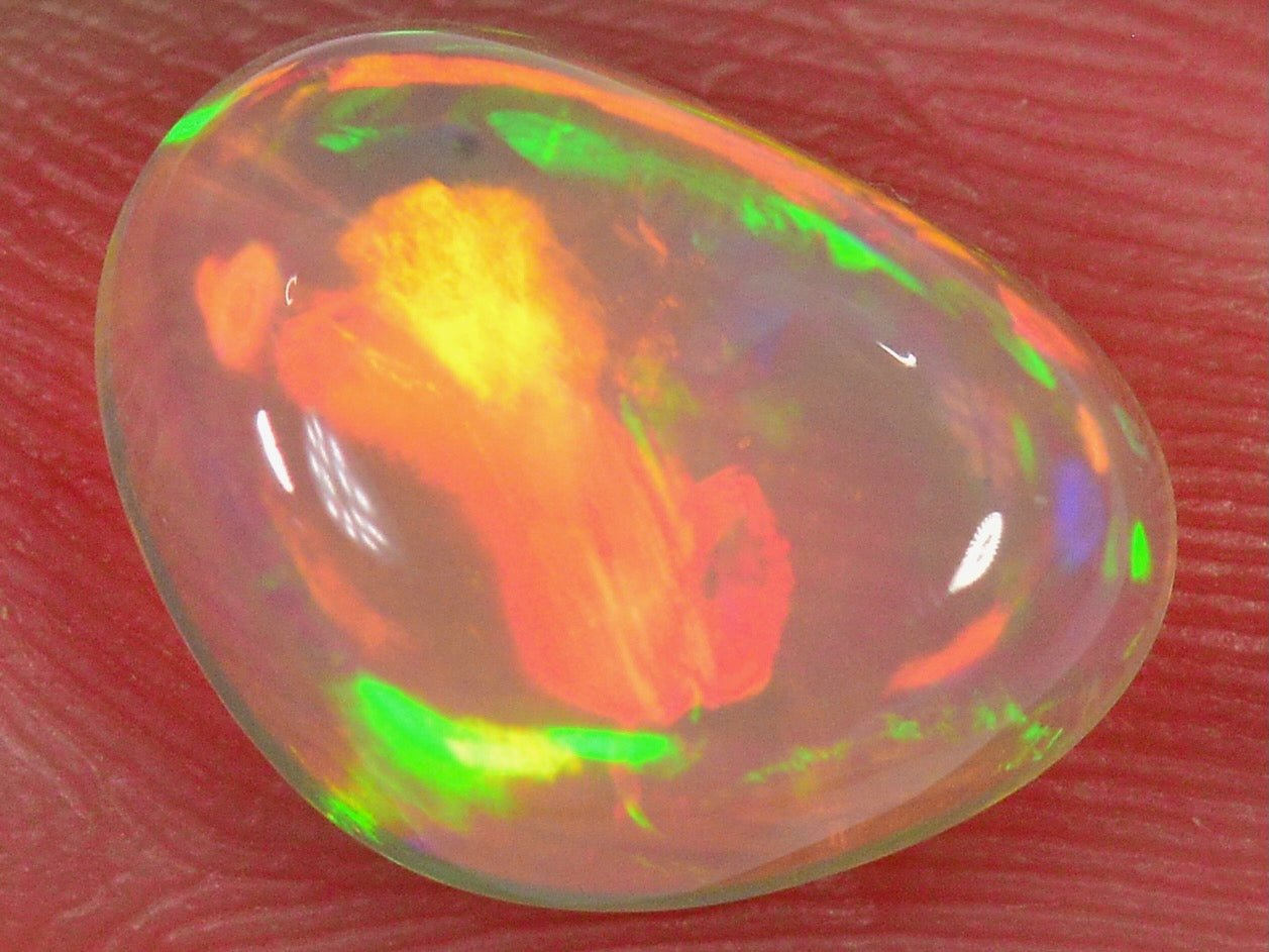 2.1 Karat - Äthiopischer Welo Opal mit intensiven Farben - DeinOpal