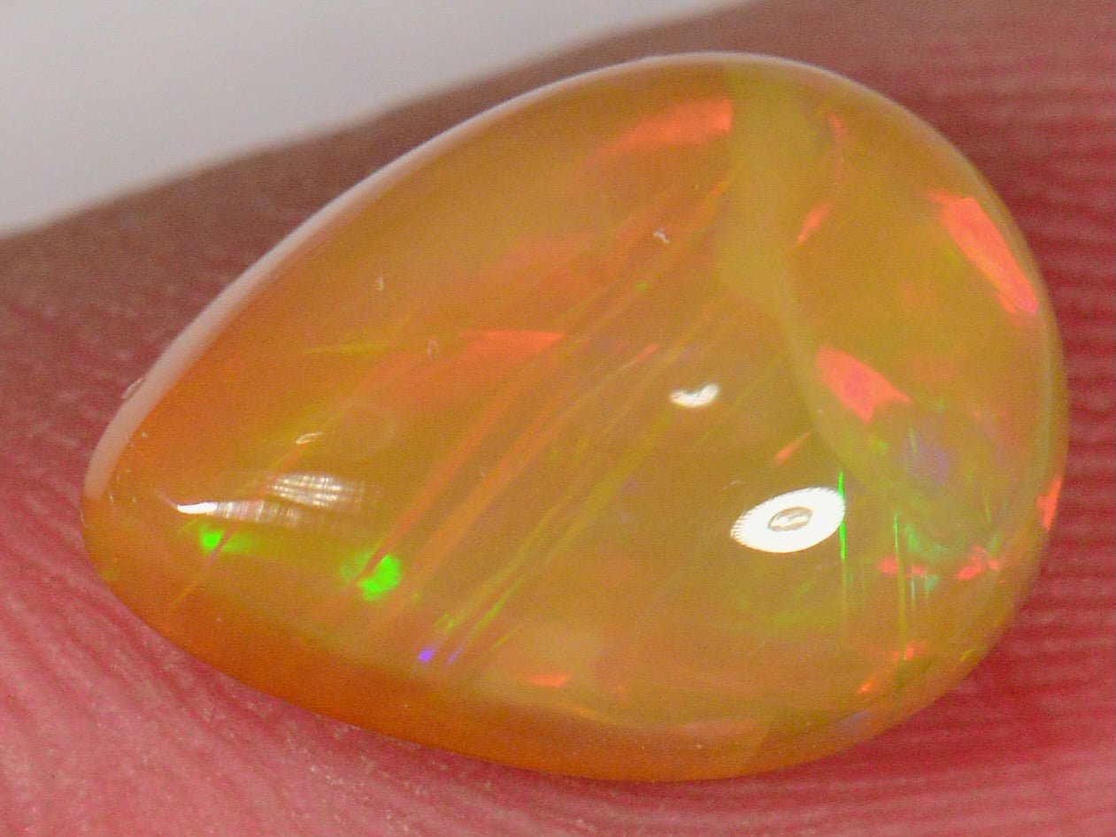 2.2 Karat - Tropfenförmiger Äthiopischer Welo Opal - DeinOpal