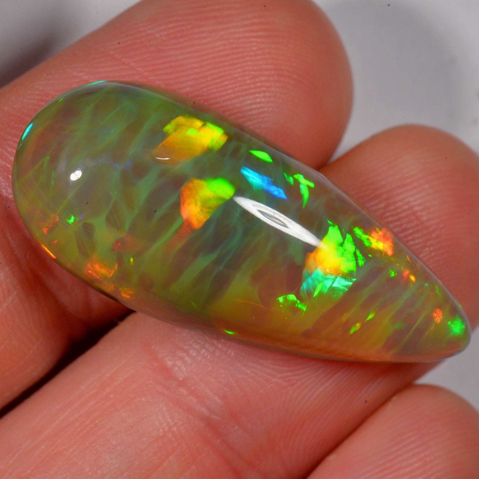 22,6 carats - Opale Welo d'Éthiopie naturelle sombre à motif inhabituel - Mine de Beska – opale Welo d'Éthiopie naturelle