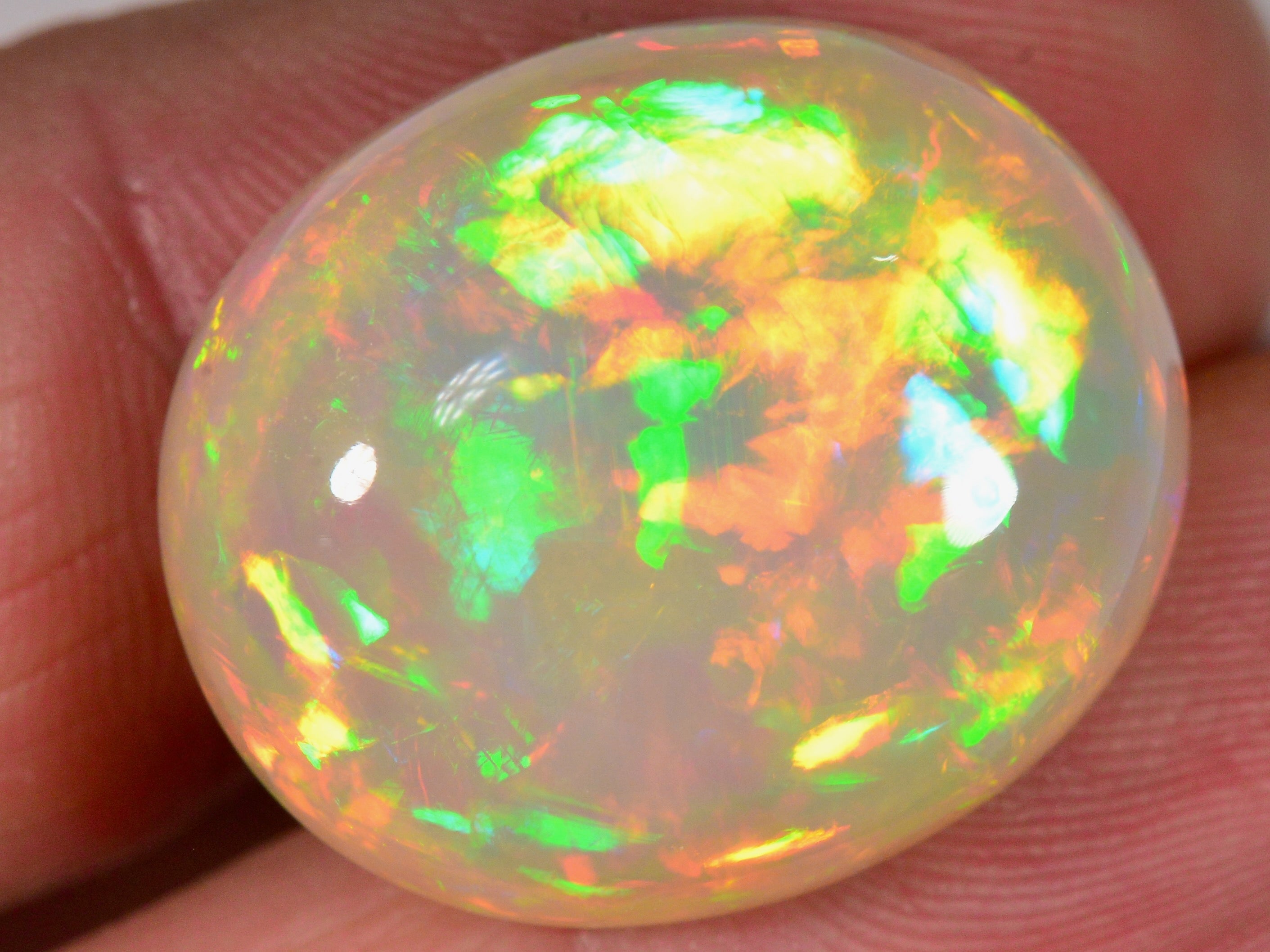 27.5 Karat - Grosser Äthiopischer Welo Opal mit Intensiven Farben - DeinOpal