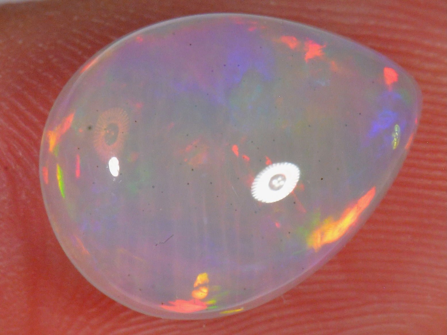 3.7 Karat - Tropfenförmiger Äthiopischer Welo Opal - DeinOpal