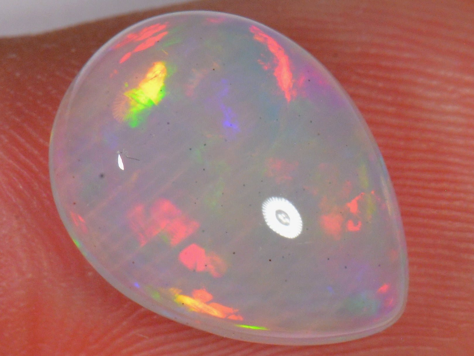 3.7 Karat - Tropfenförmiger Äthiopischer Welo Opal - DeinOpal