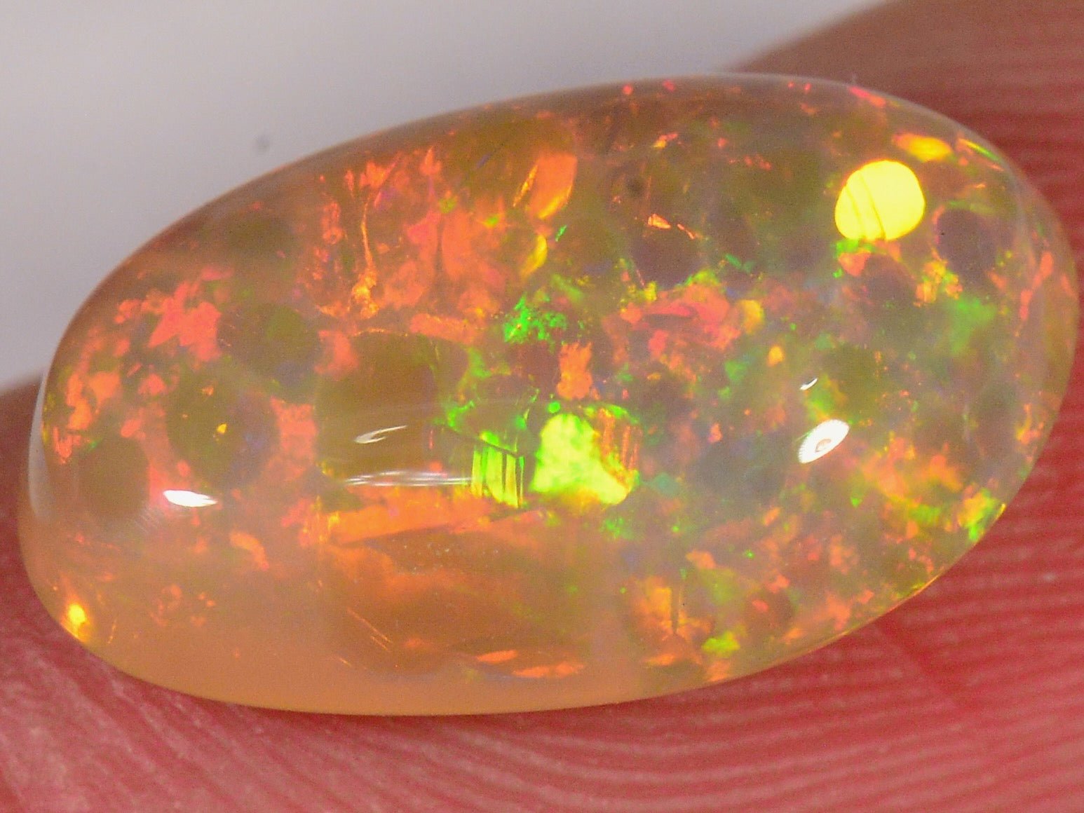 3.8 Karat - Leuchtender Äthiopischer Welo Opal - DeinOpal