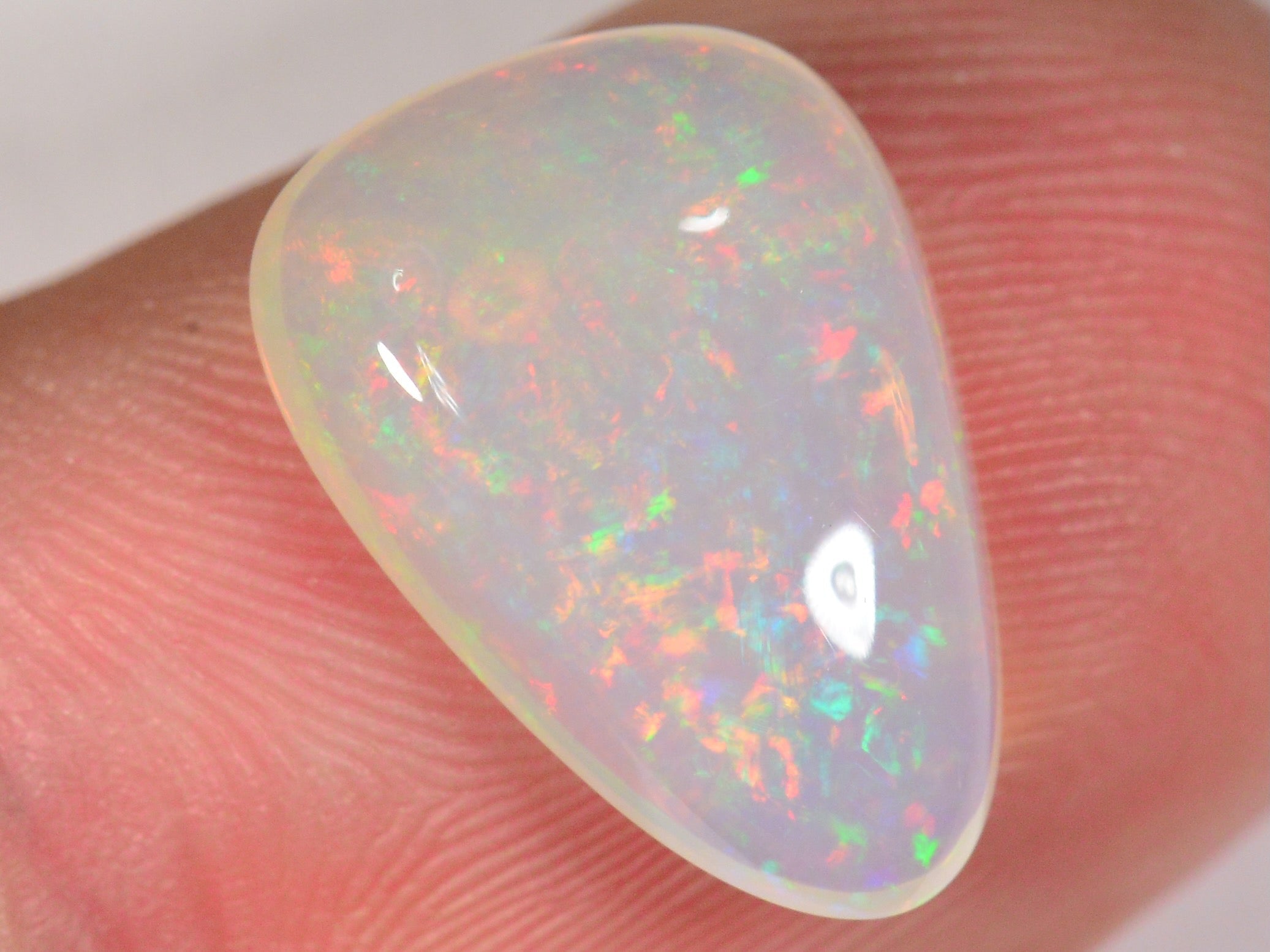 3.9 Karat - Milchiger Äthiopischer Welo Opal - DeinOpal