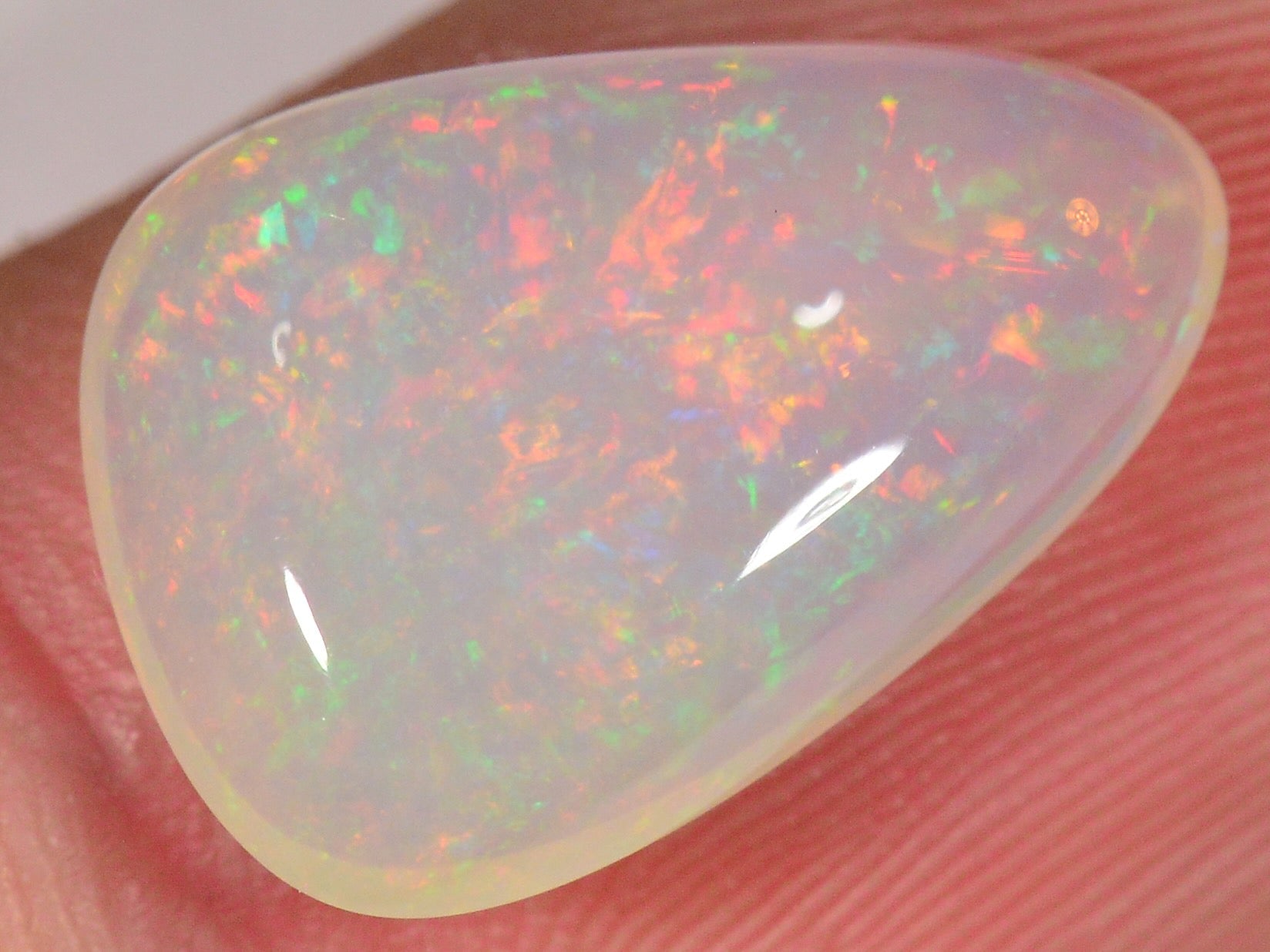 3.9 Karat - Milchiger Äthiopischer Welo Opal - DeinOpal