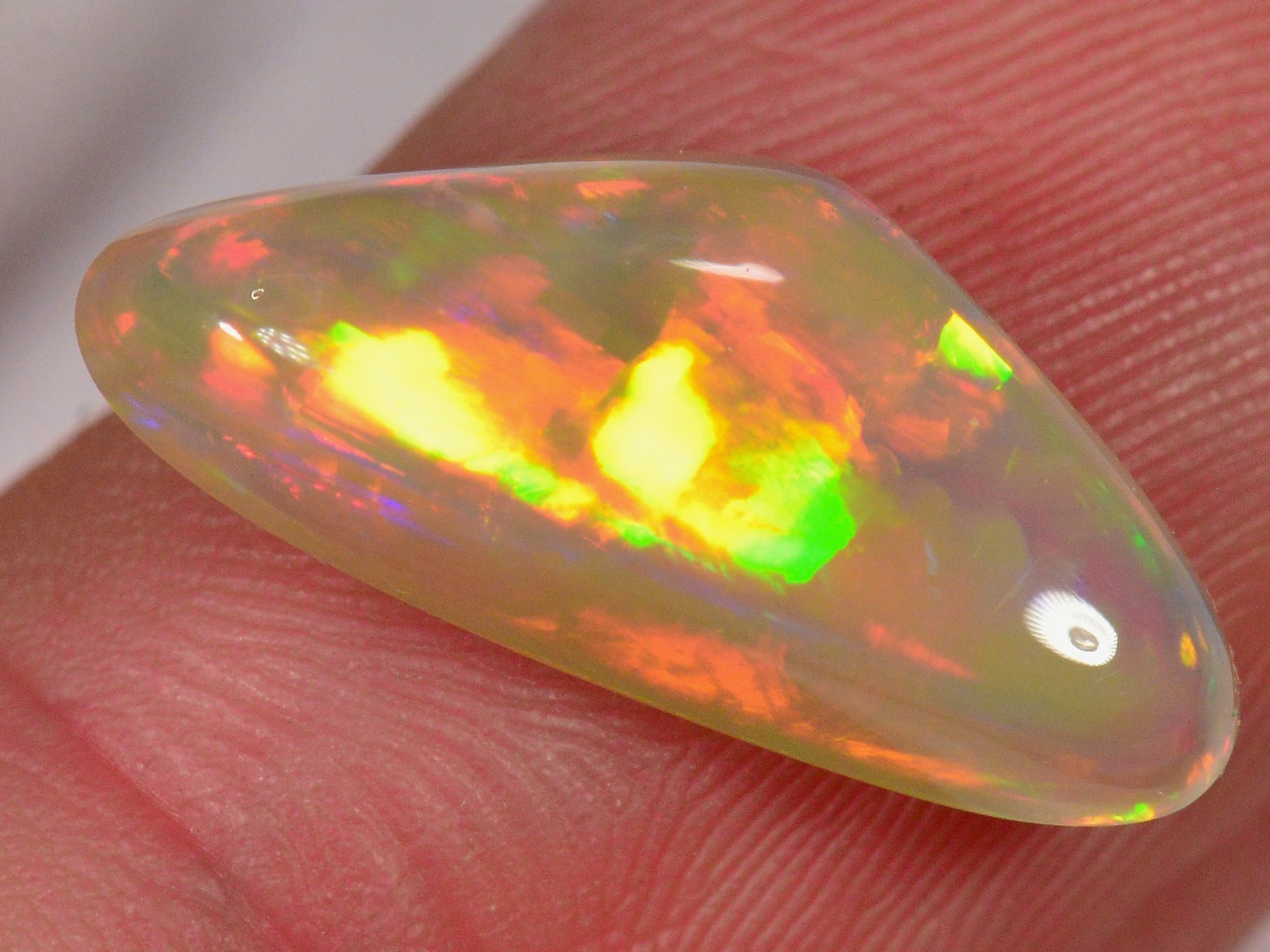 4 Karat - Äthiopischer Welo Opal mit schönen Farben - DeinOpal