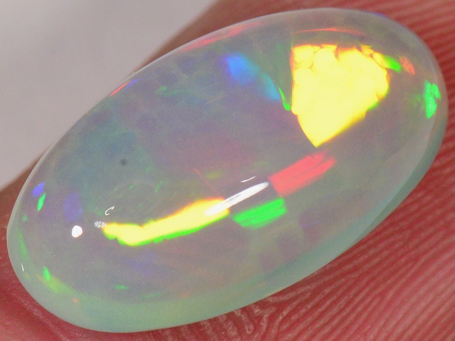 4.2 Karat - Ovaler Äthiopischer Welo Opal mit Streifenmuster - DeinOpal