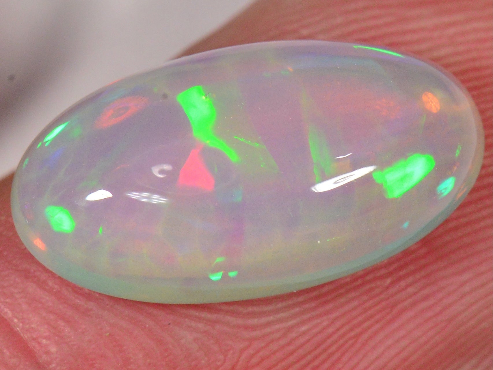 4.2 Karat - Ovaler Äthiopischer Welo Opal mit Streifenmuster - DeinOpal