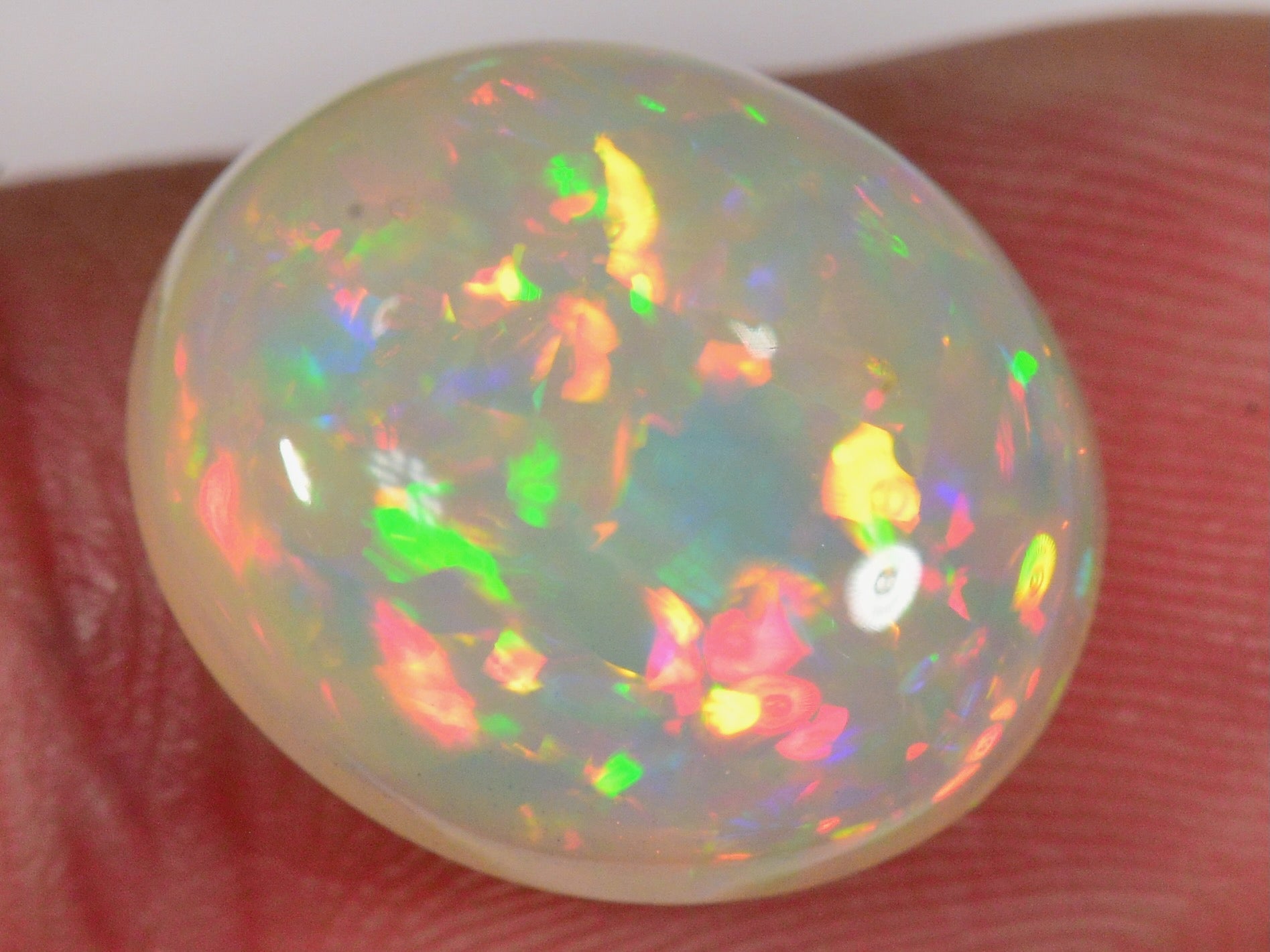 5.3 Karat - Oval geschliffener Äthiopischer Welo Opal - DeinOpal