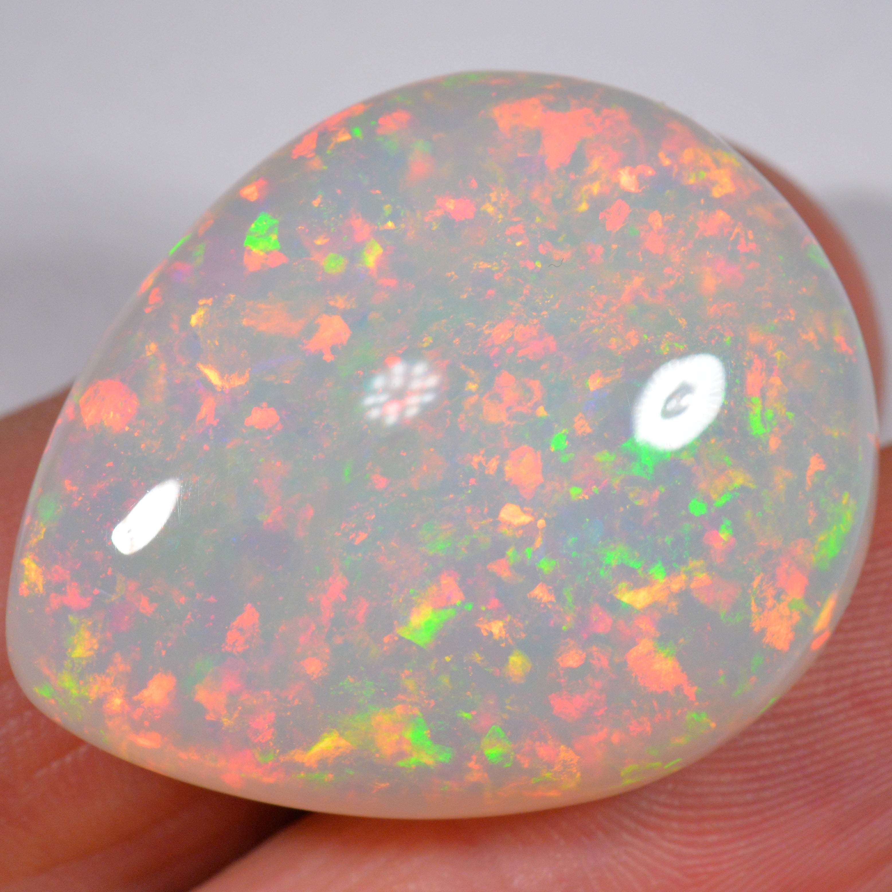 57.4 Karat - Tropfenförmiger Äthiopischer Welo Opal - DeinOpal