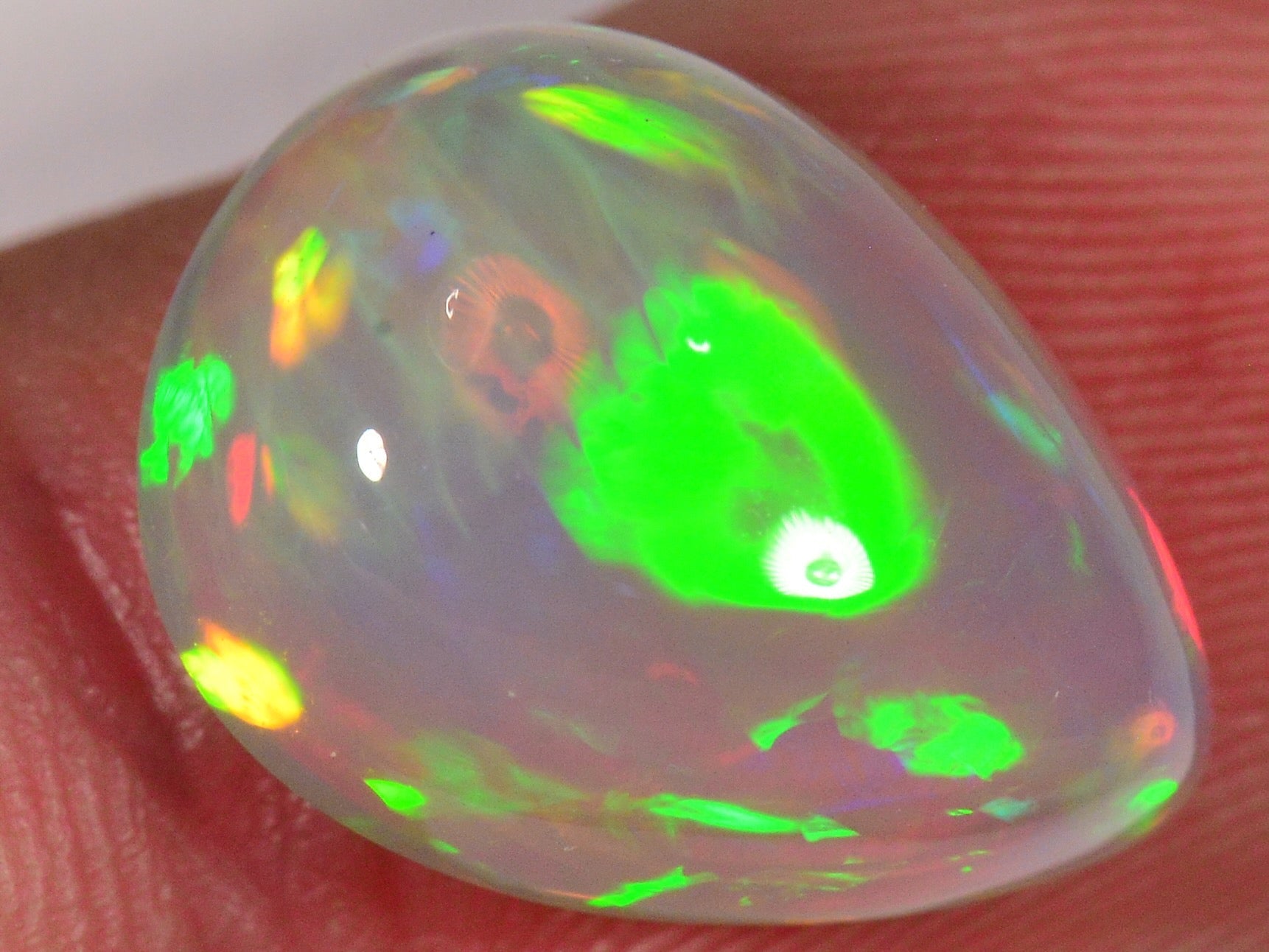 6 Karat - Schöner Tropfenförmiger Äthiopischer Welo Opal - DeinOpal