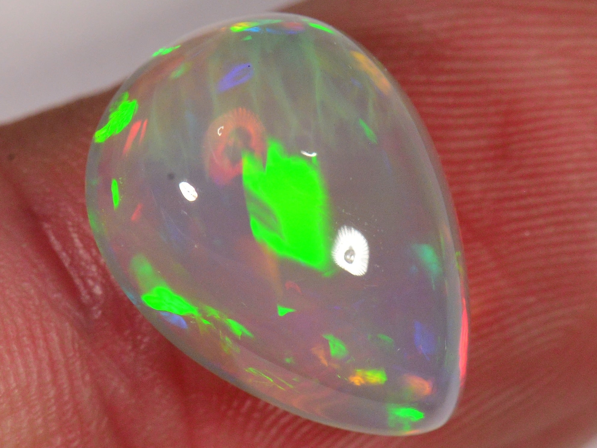 6 Karat - Schöner Tropfenförmiger Äthiopischer Welo Opal - DeinOpal