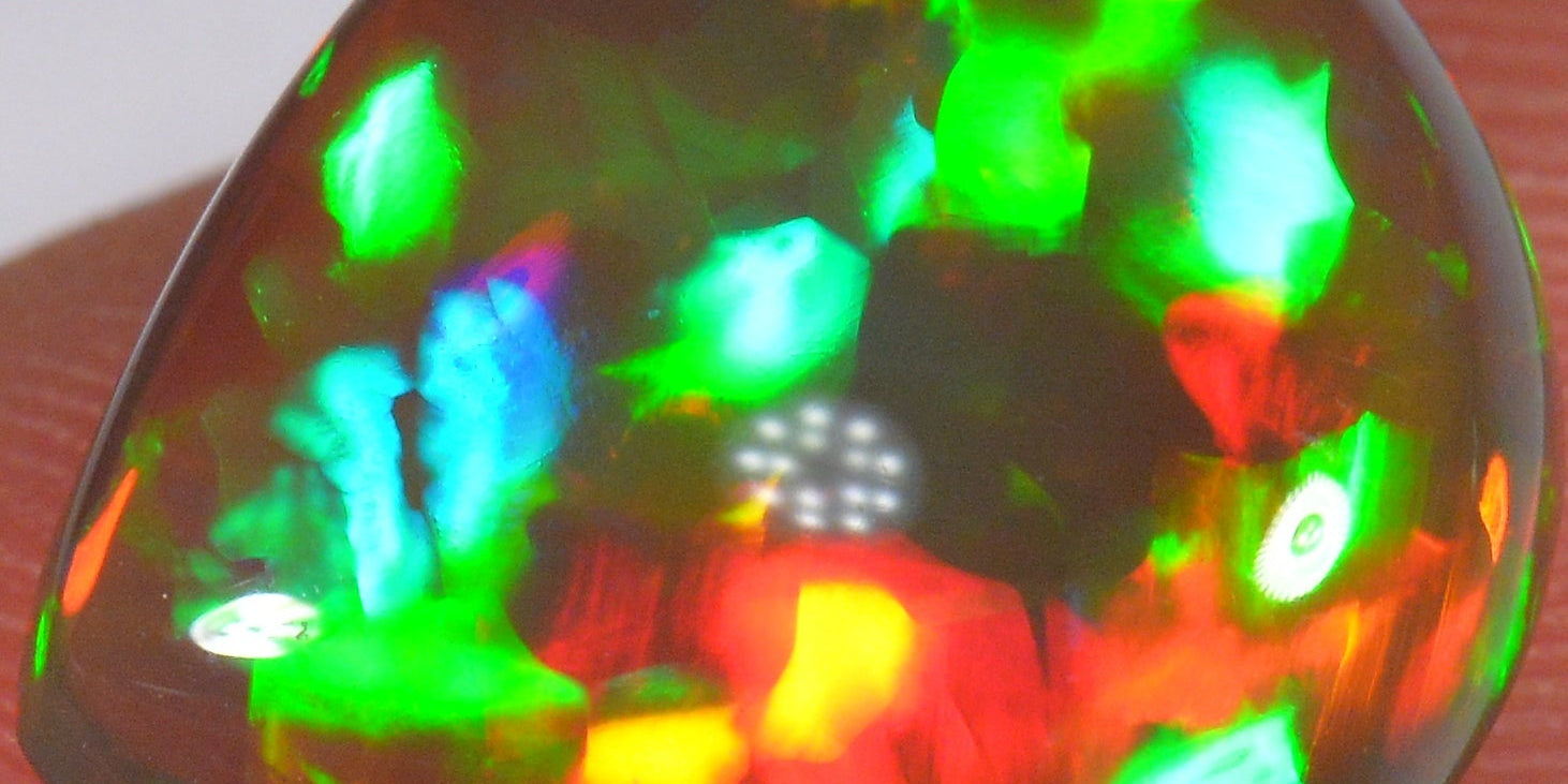 6.1 Karat - Dunkler Tropfenförmiger Äthiopischer Welo Opal - Beska Mine - DeinOpal