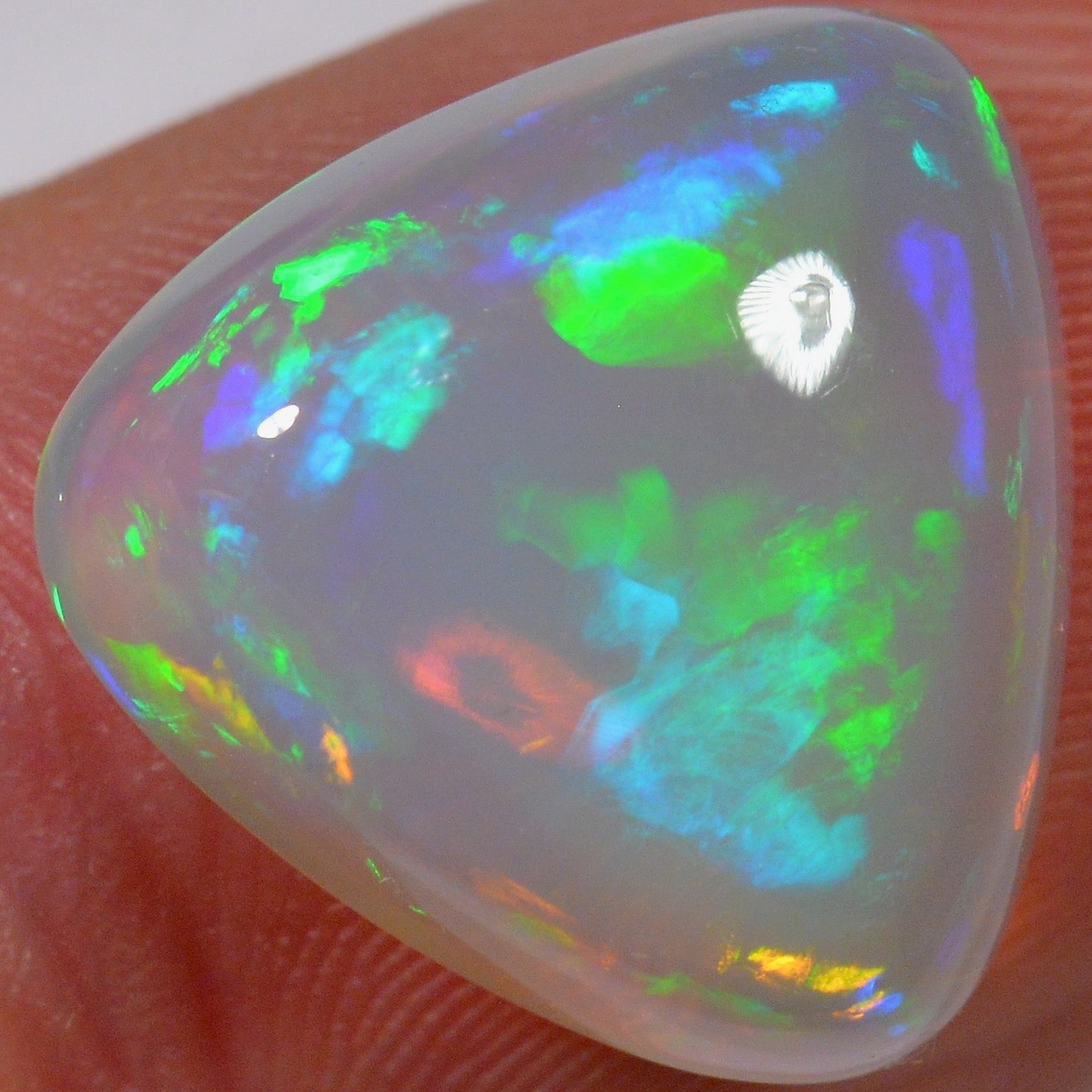 7.4 Karat - Dreieckiger Äthiopischer Welo Opal - DeinOpal