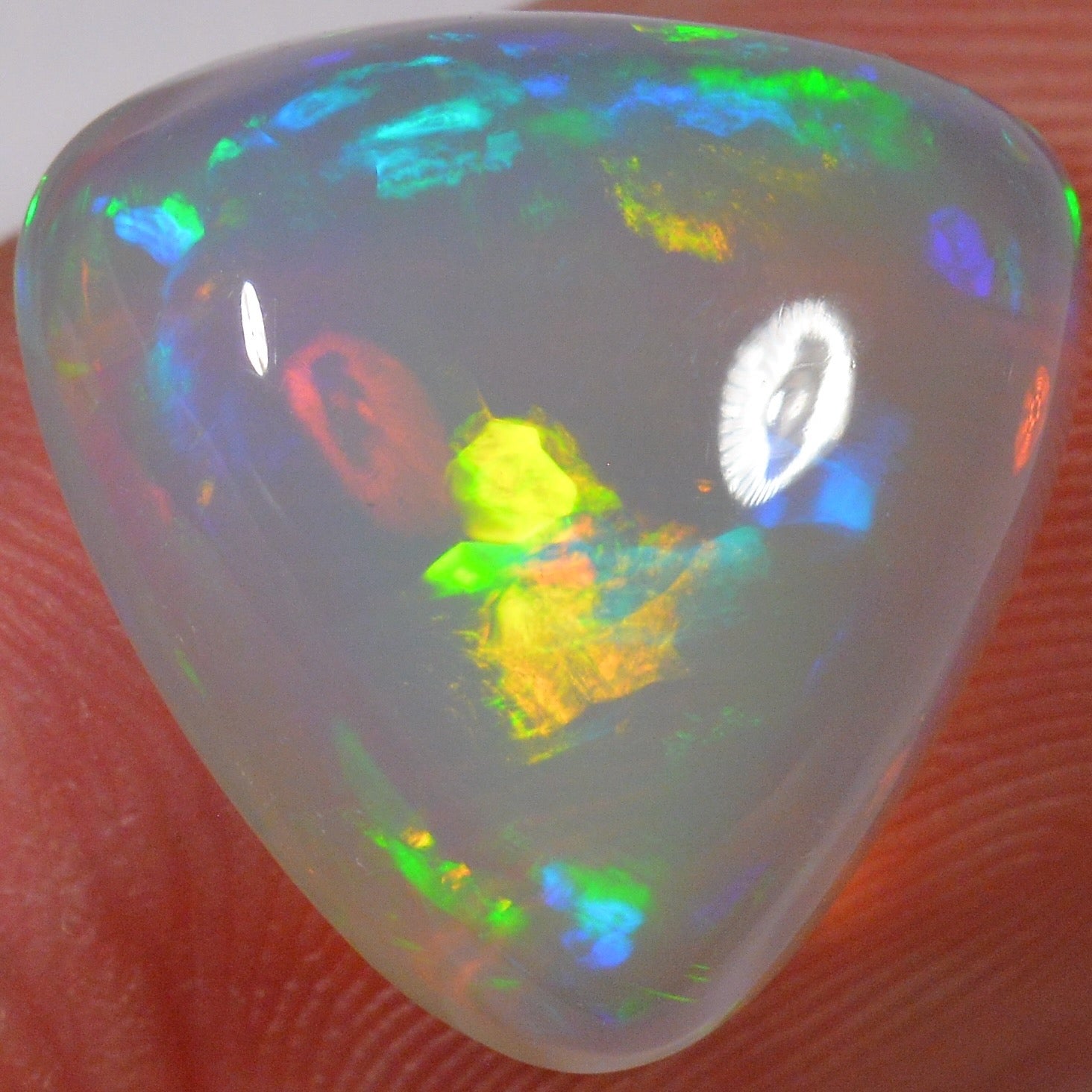 7.4 Karat - Dreieckiger Äthiopischer Welo Opal - DeinOpal