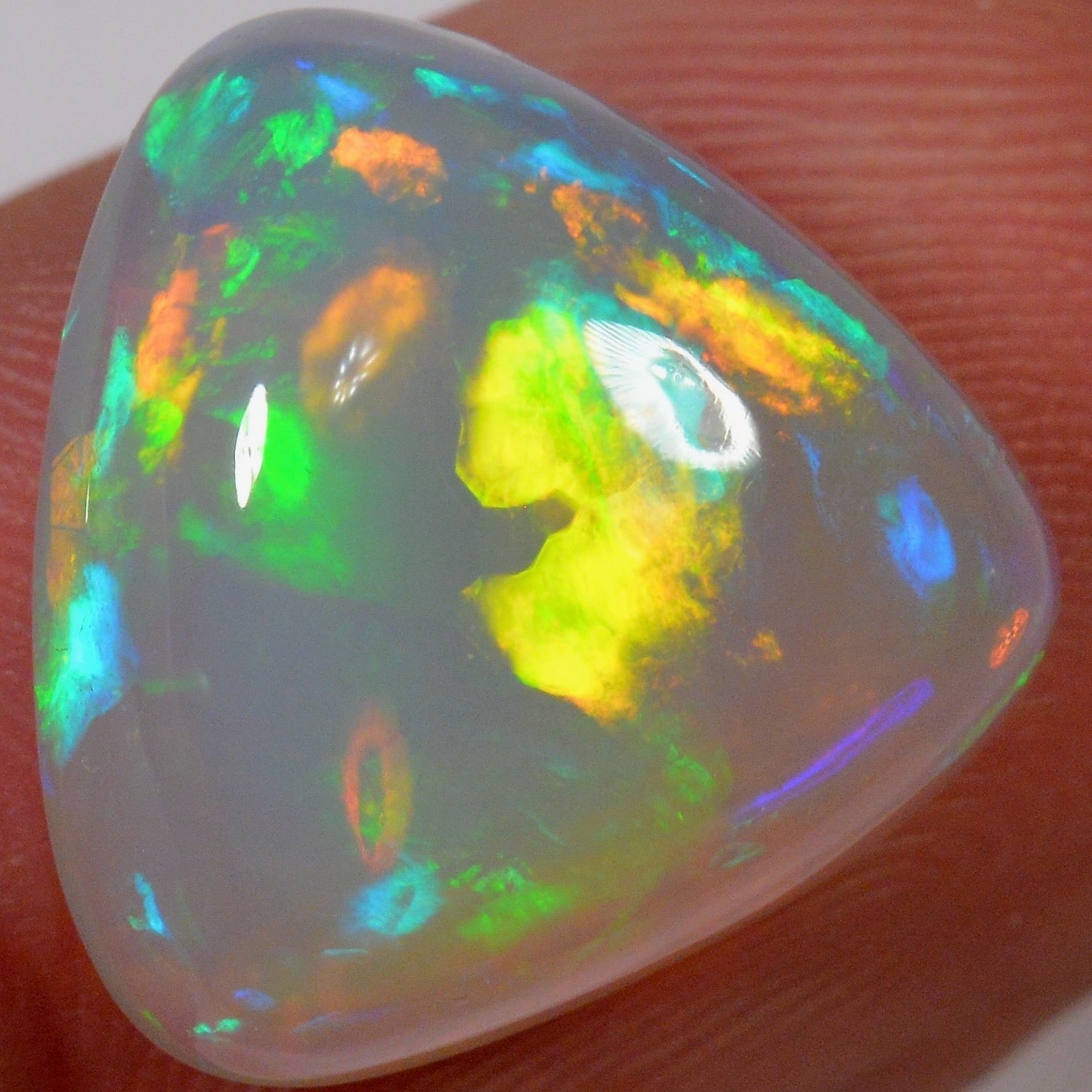 7.4 Karat - Dreieckiger Äthiopischer Welo Opal - DeinOpal