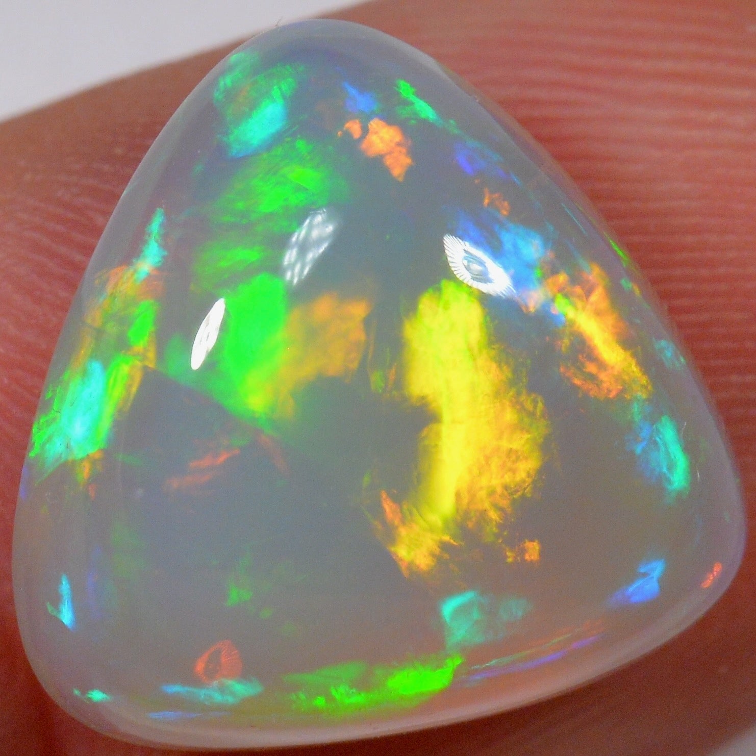 7.4 Karat - Dreieckiger Äthiopischer Welo Opal - DeinOpal