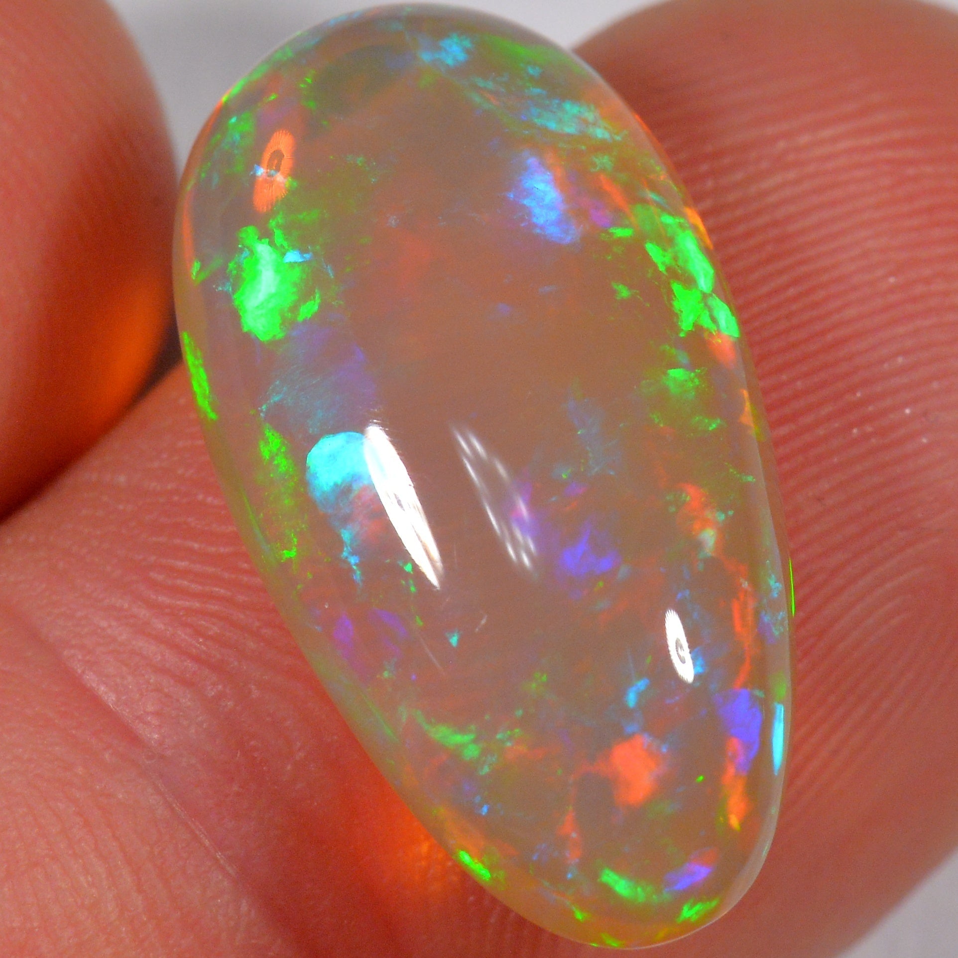 7.8 Karat - Dunkler Tropfenförmiger Äthiopischer Welo Opal - DeinOpal