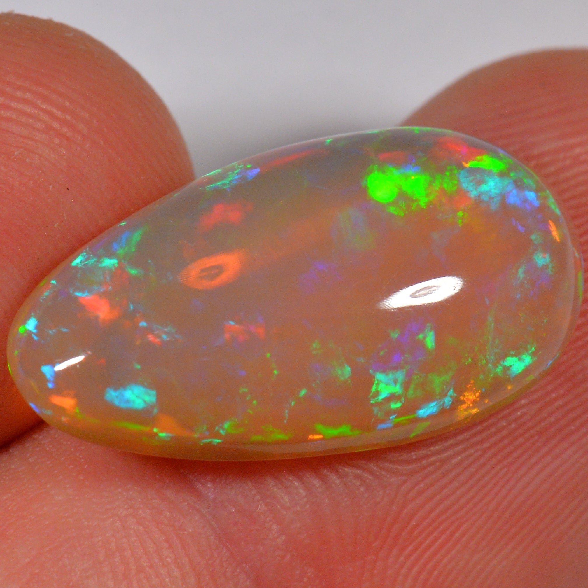 7.8 Karat - Dunkler Tropfenförmiger Äthiopischer Welo Opal - DeinOpal