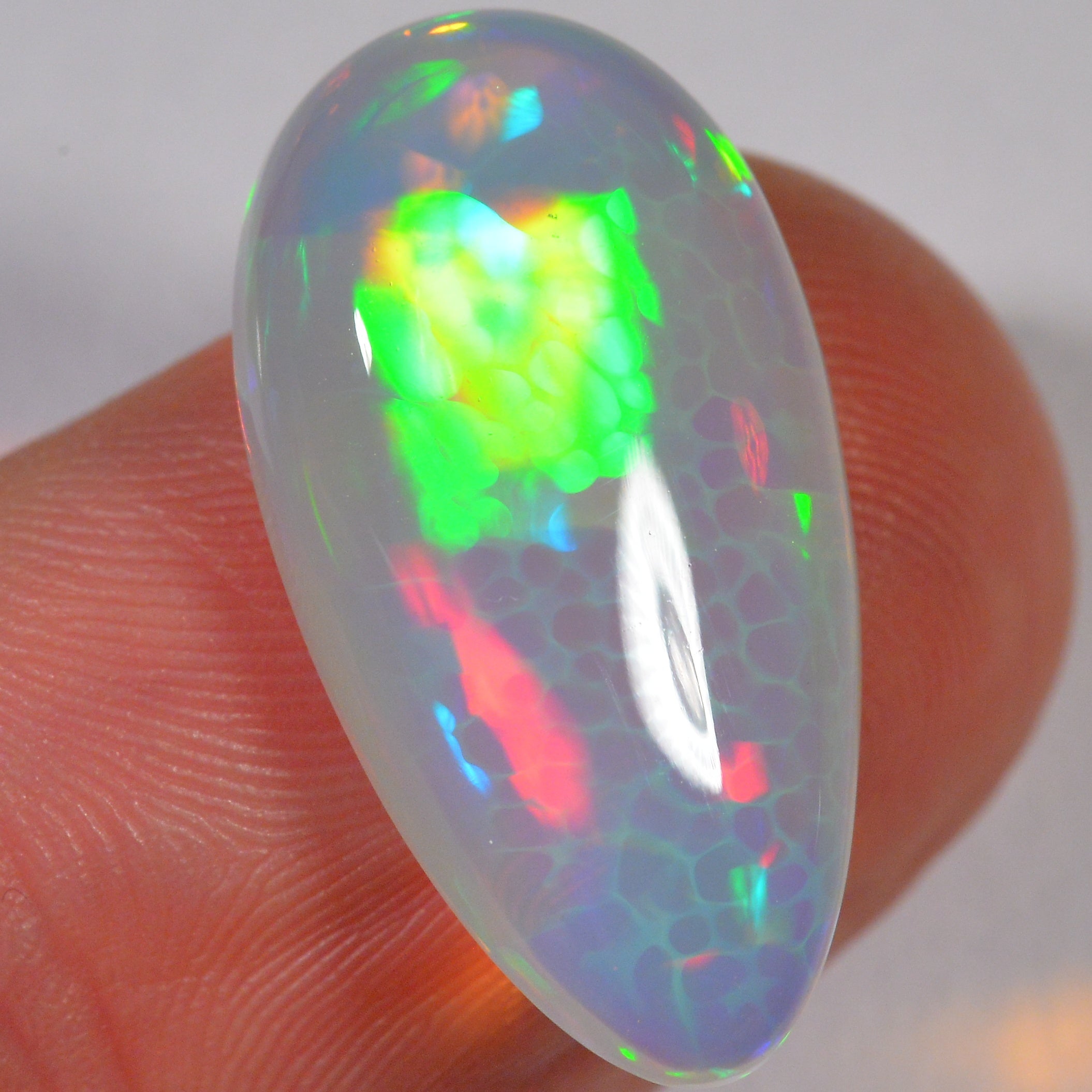 8.1 Karat - Tropfenförmiger Äthiopischer Welo Opal - DeinOpal