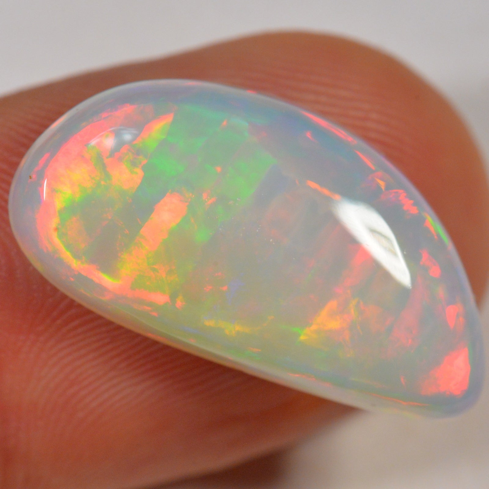 8.3 Karat - Heller Striped Äthiopischer Welo Opal - DeinOpal