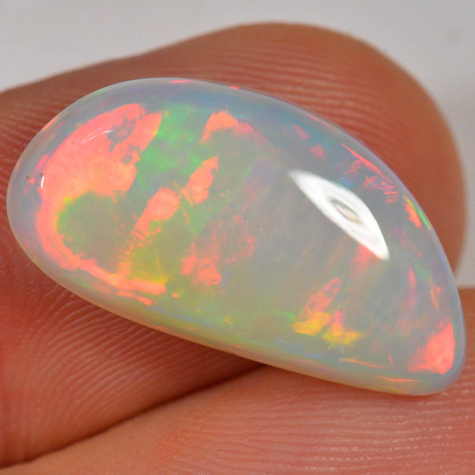 8.3 Karat - Heller Striped Äthiopischer Welo Opal - DeinOpal
