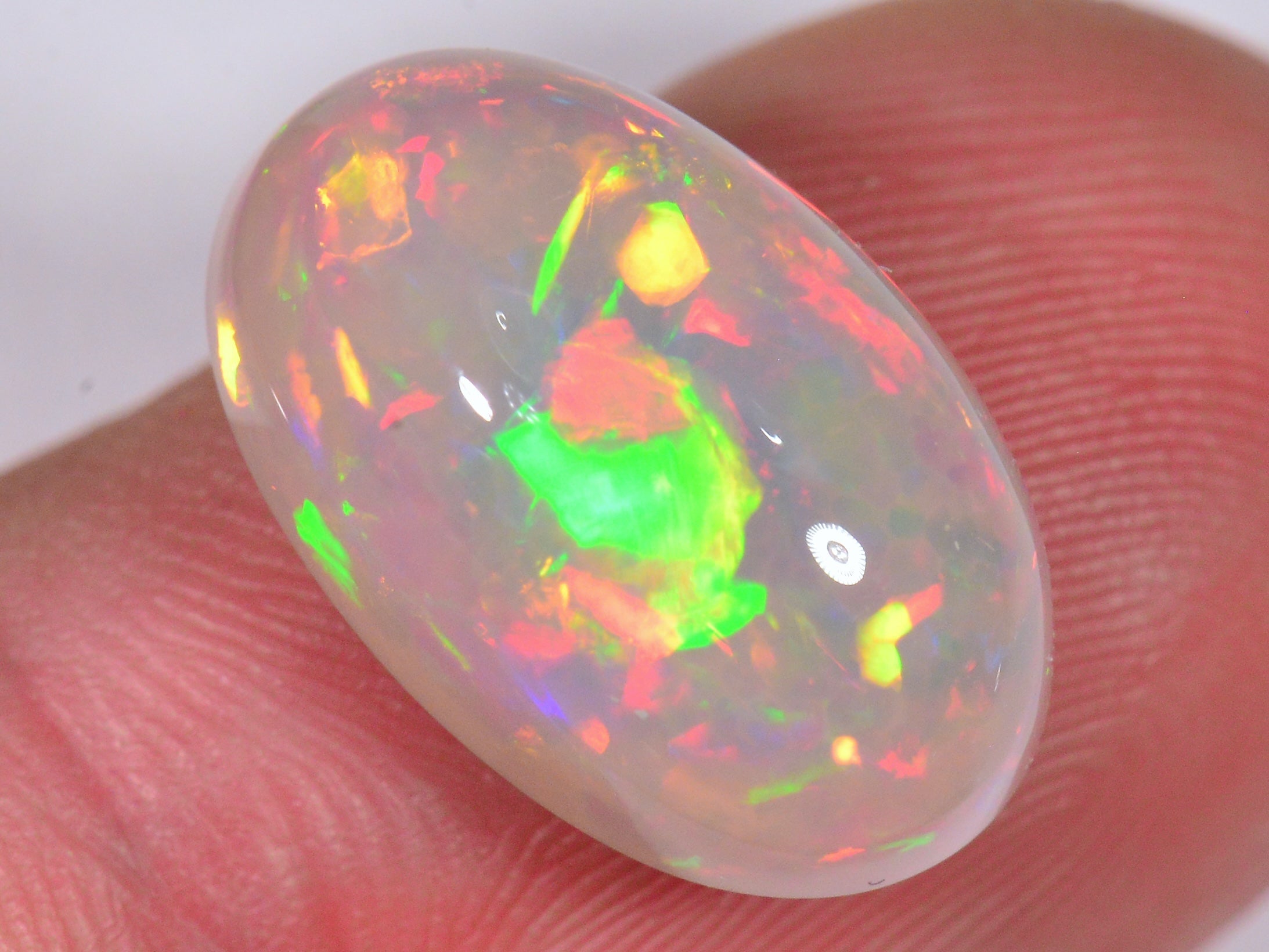 8.3 Karat - Oval geschliffener Äthiopischer Welo Opal - DeinOpal