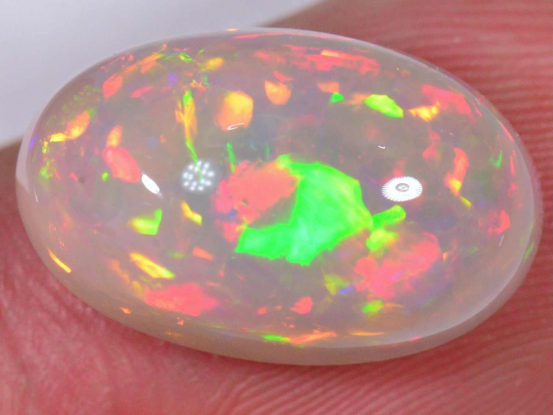 8.3 Karat - Oval geschliffener Äthiopischer Welo Opal - DeinOpal