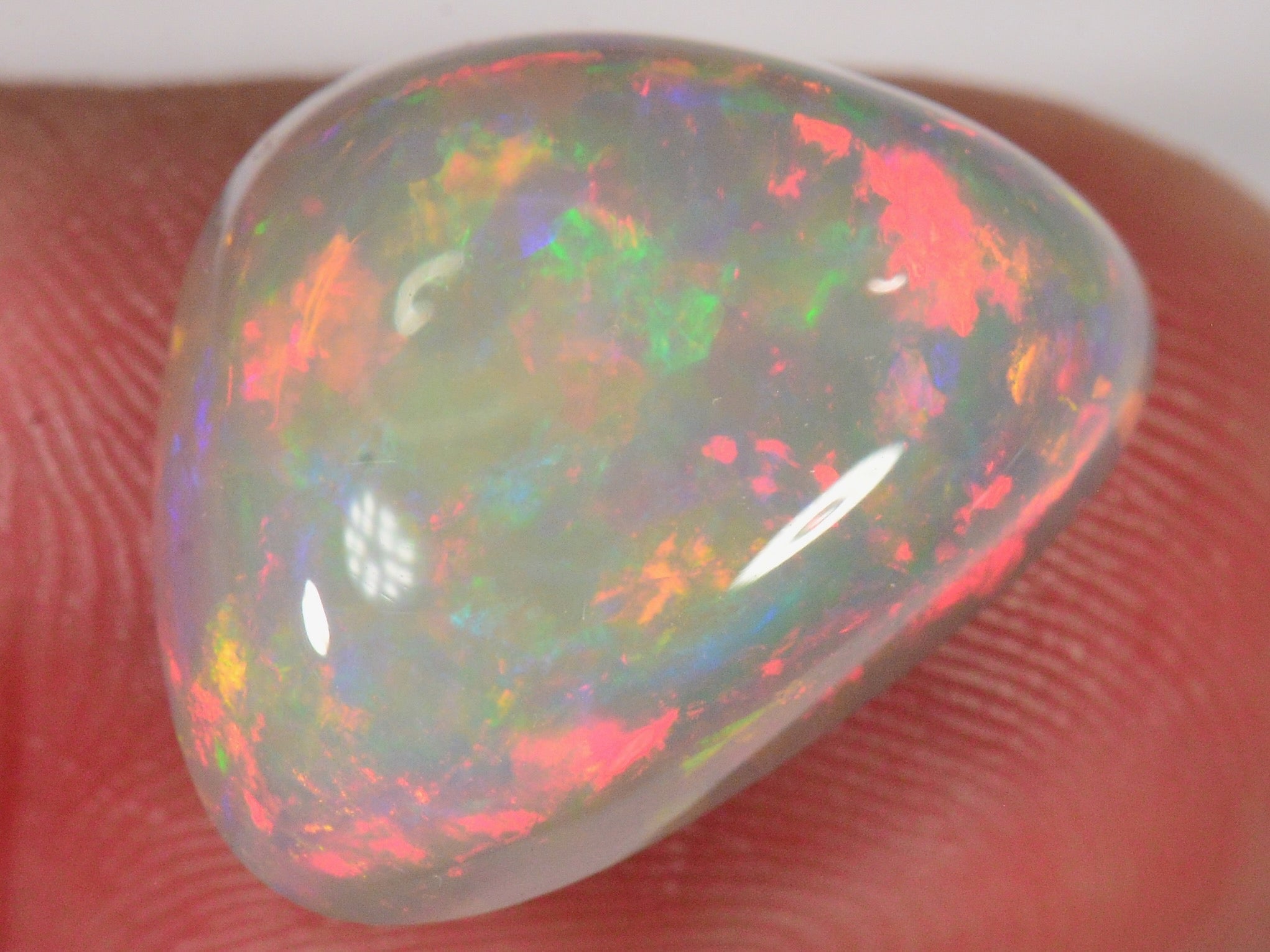 8.6 Karat - Natürlich Dunkler Dreieckiger Äthiopischer Welo Opal - DeinOpal