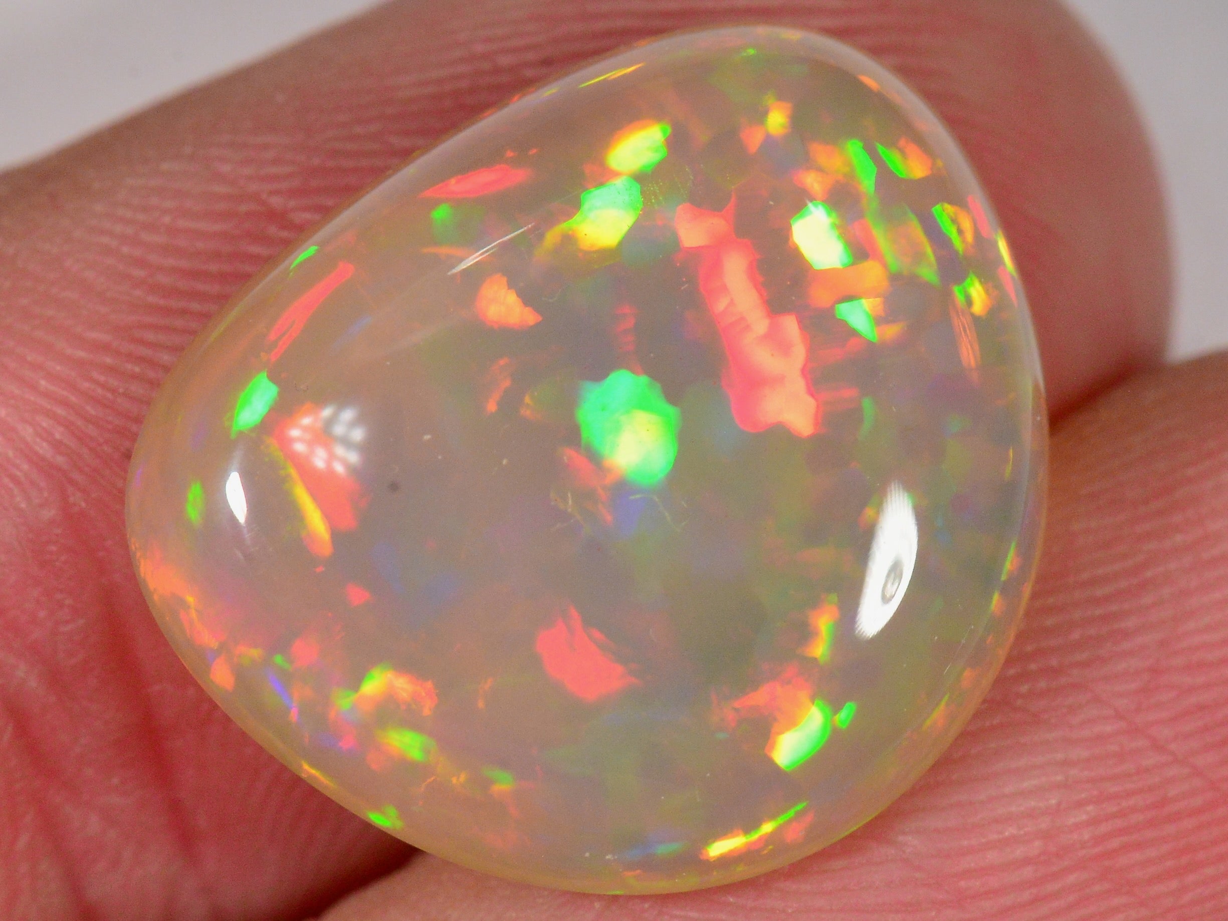 9.4 Karat - Dunkler Äthiopischer Welo Opal mit intensivem Farbspiel - DeinOpal