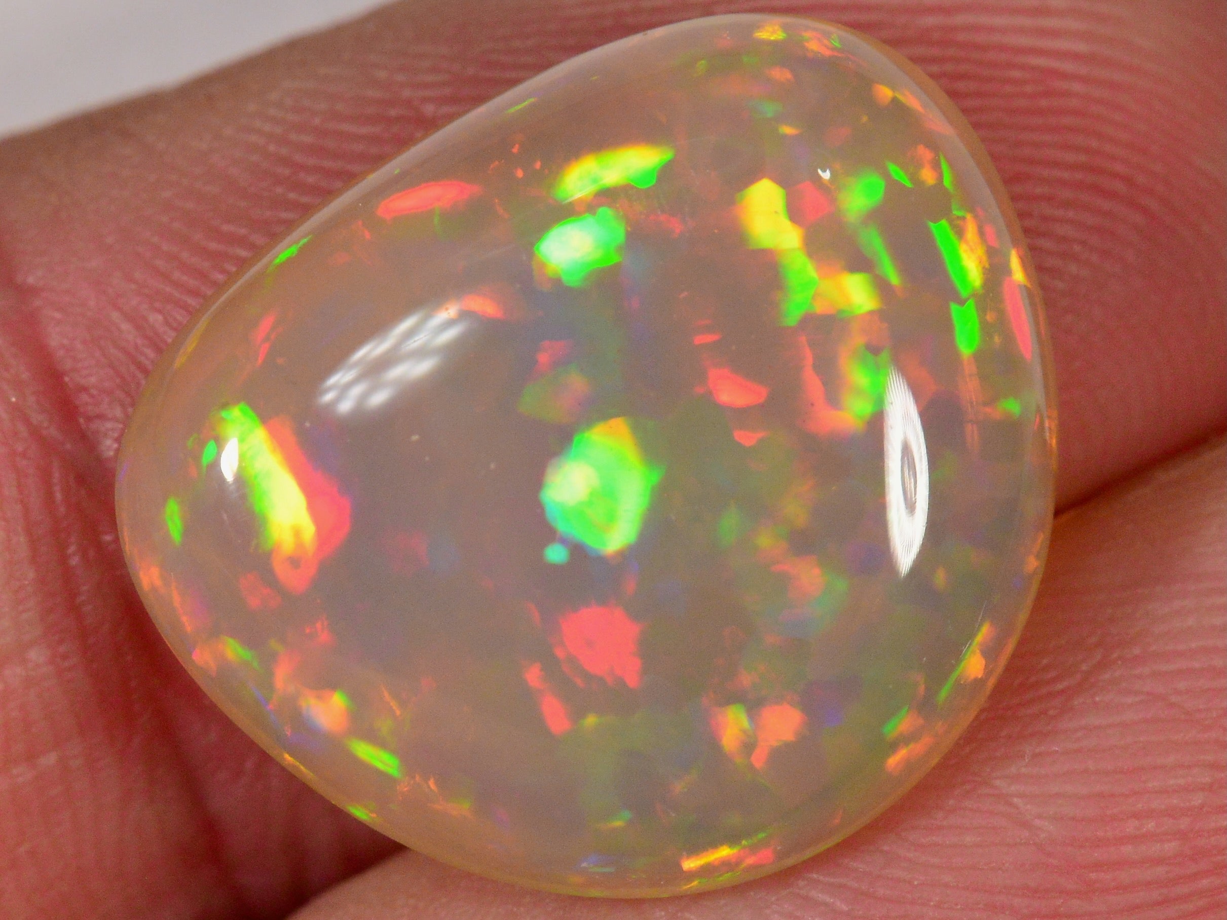 9.4 Karat - Dunkler Äthiopischer Welo Opal mit intensivem Farbspiel - DeinOpal