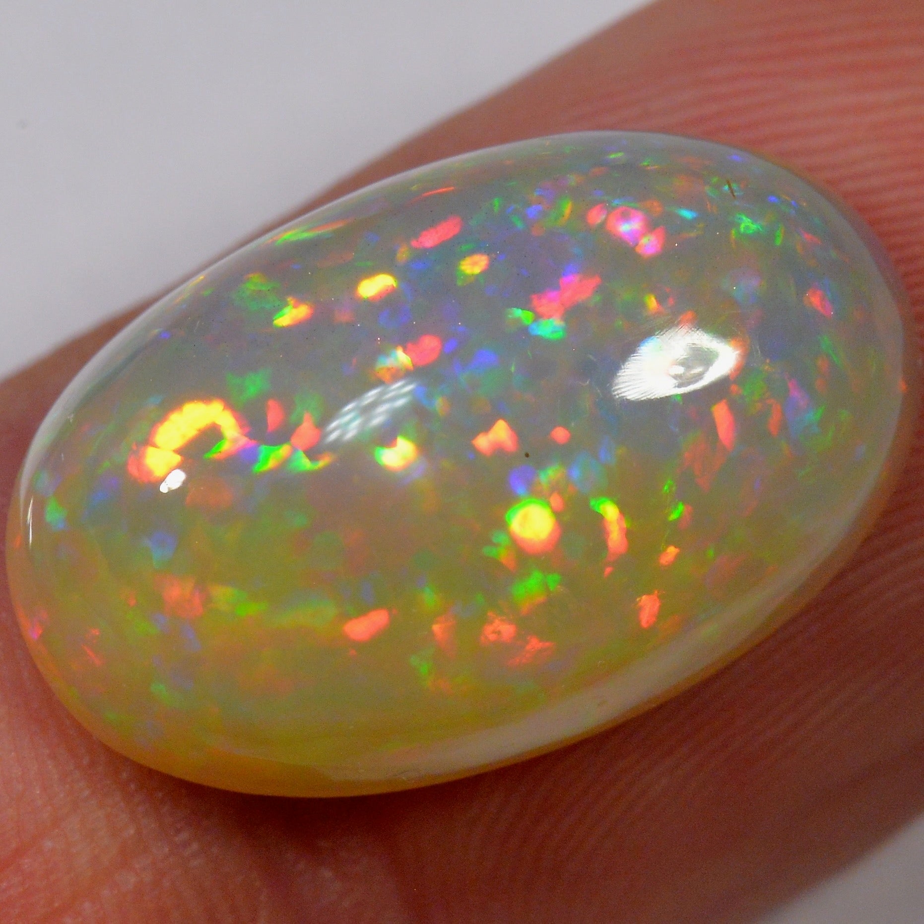 9.6 Karat - Ovaler Äthiopischer Welo Opal - DeinOpal