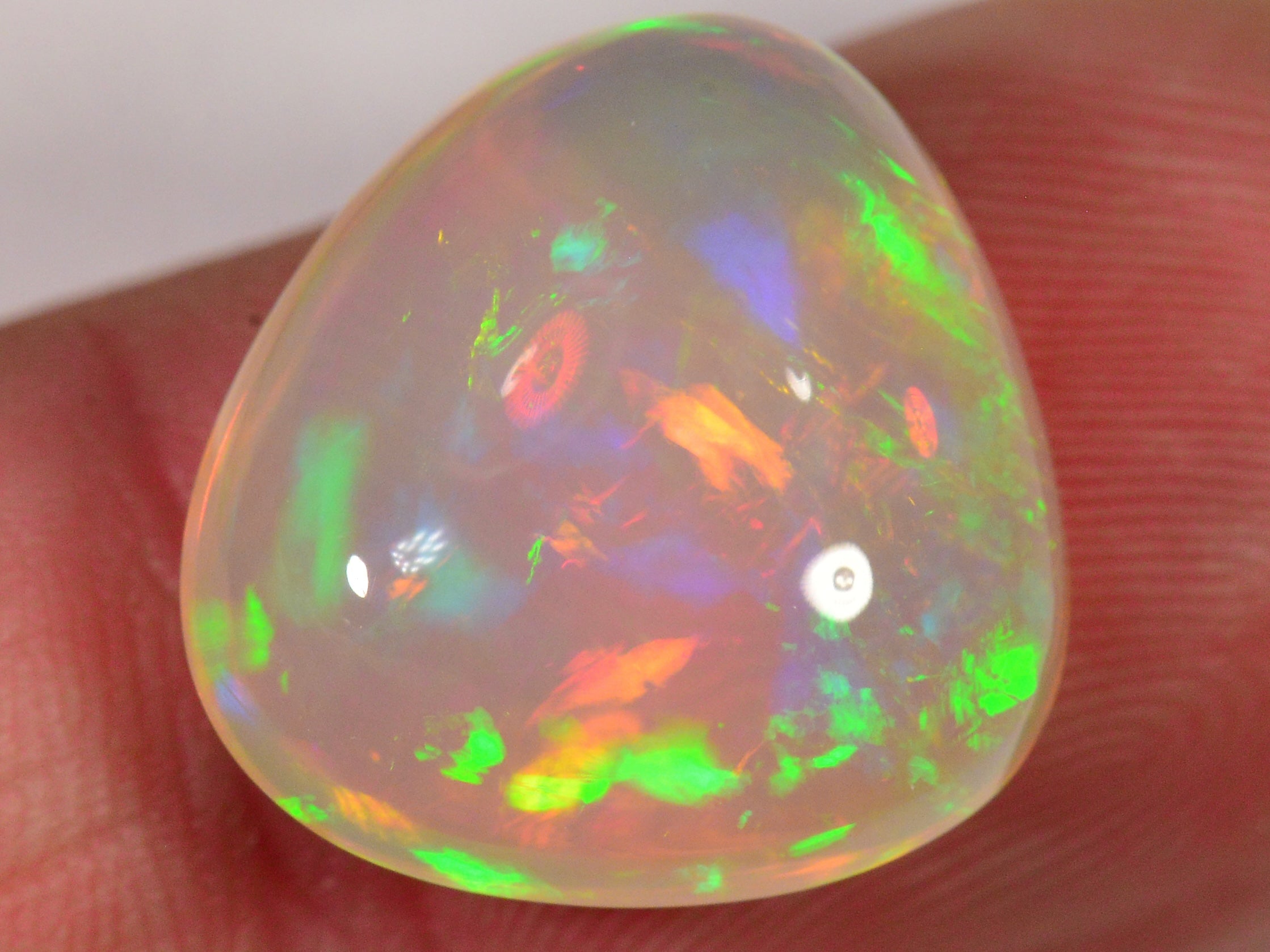 9.8 Karat - Farbintensiver Äthiopischer Welo Opal - DeinOpal