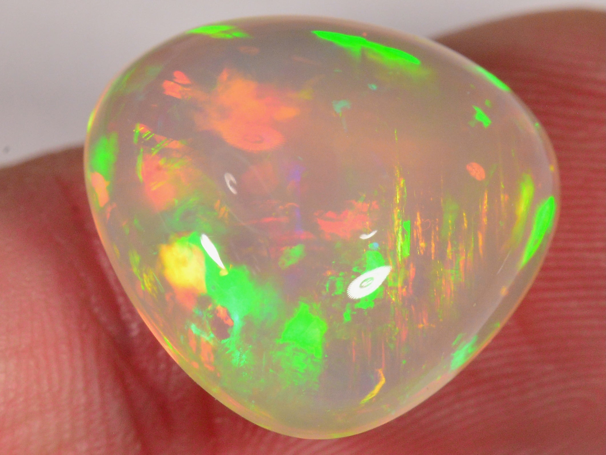 9.8 Karat - Farbintensiver Äthiopischer Welo Opal - DeinOpal