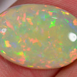 5 Karat - Glitzernder oval geschliffener Äthiopischer Welo Opal