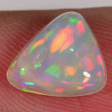 1,1 carat - Opale Welo éthiopienne triangulaire avec arc-en-ciel 